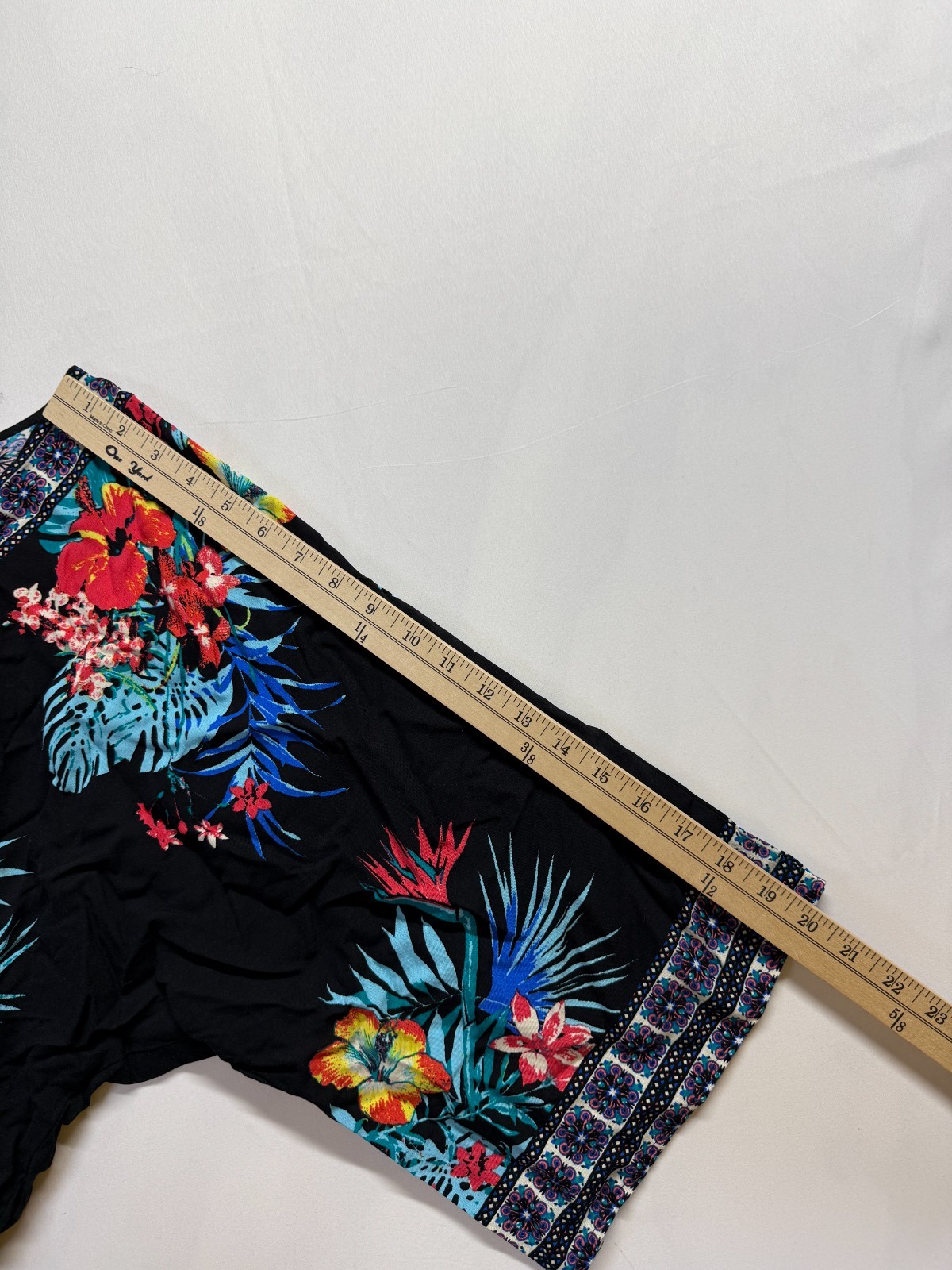 Flying Tomato Cropped Blouse Top Womens Small Black Multi Floral Print Rayon