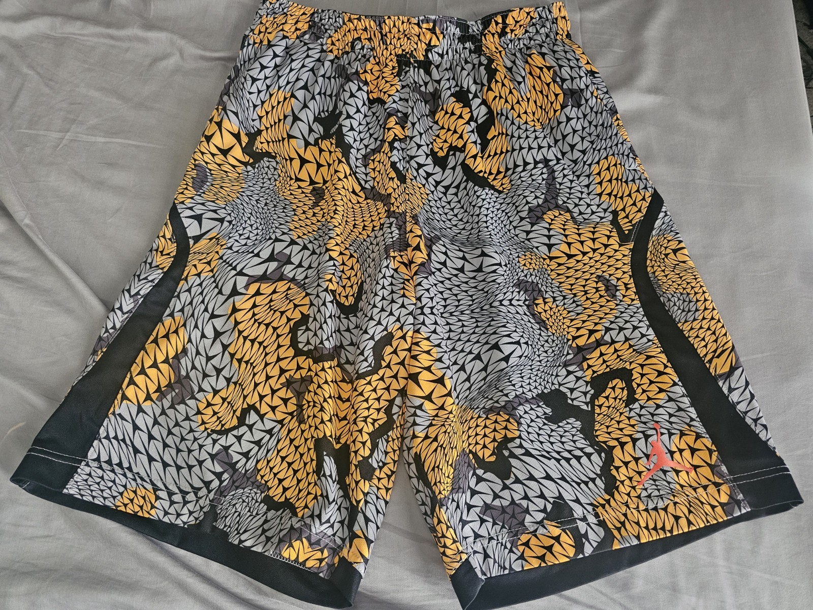 Men’s Size M Nike Air Jordan Dri-FIT Basketball Shorts Grey/ Black/ Yellow