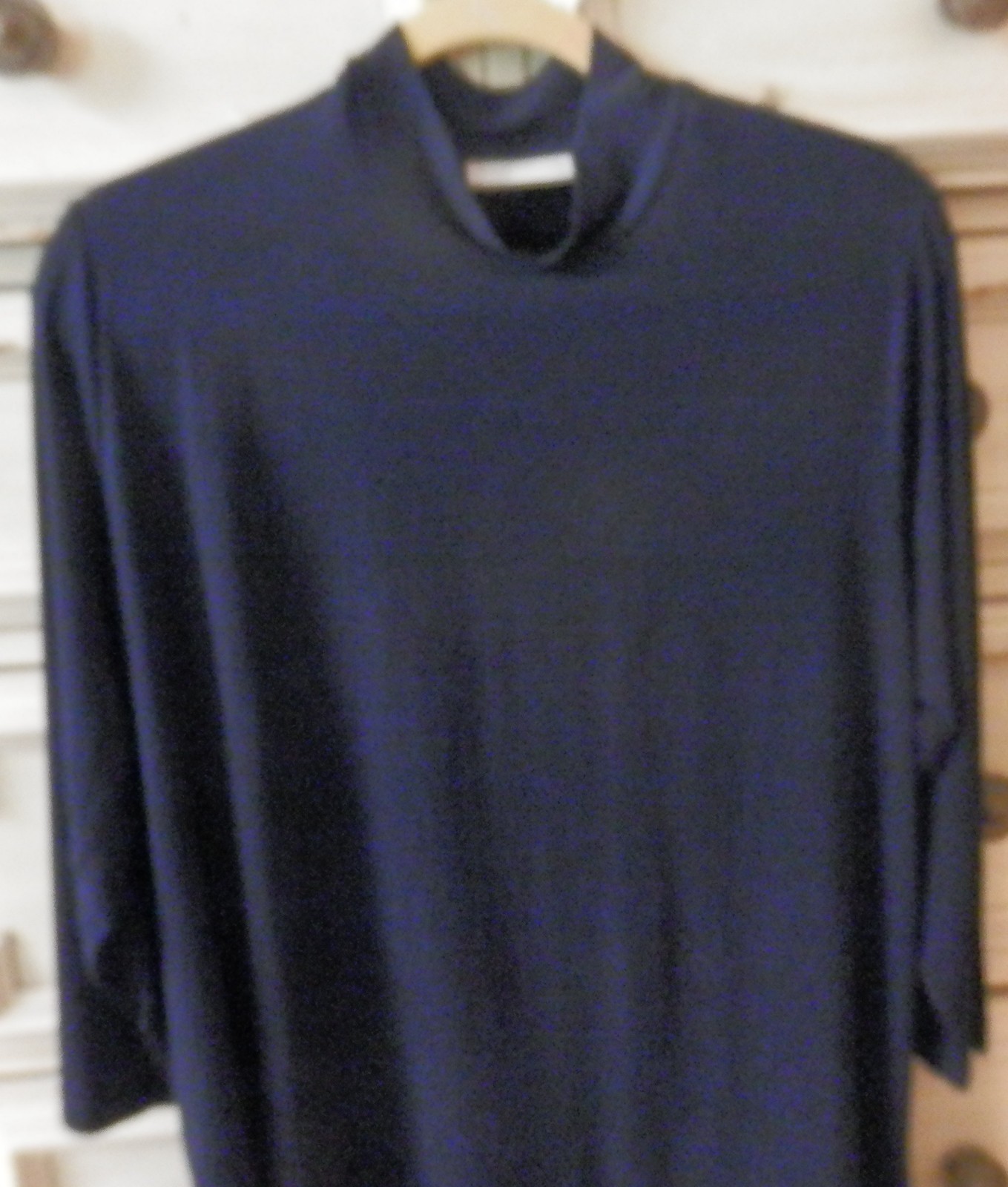 Preowned Susan Graver 1XL Navy Blue Liquid Knit 3/4/S Turtleneck (Gently worn)