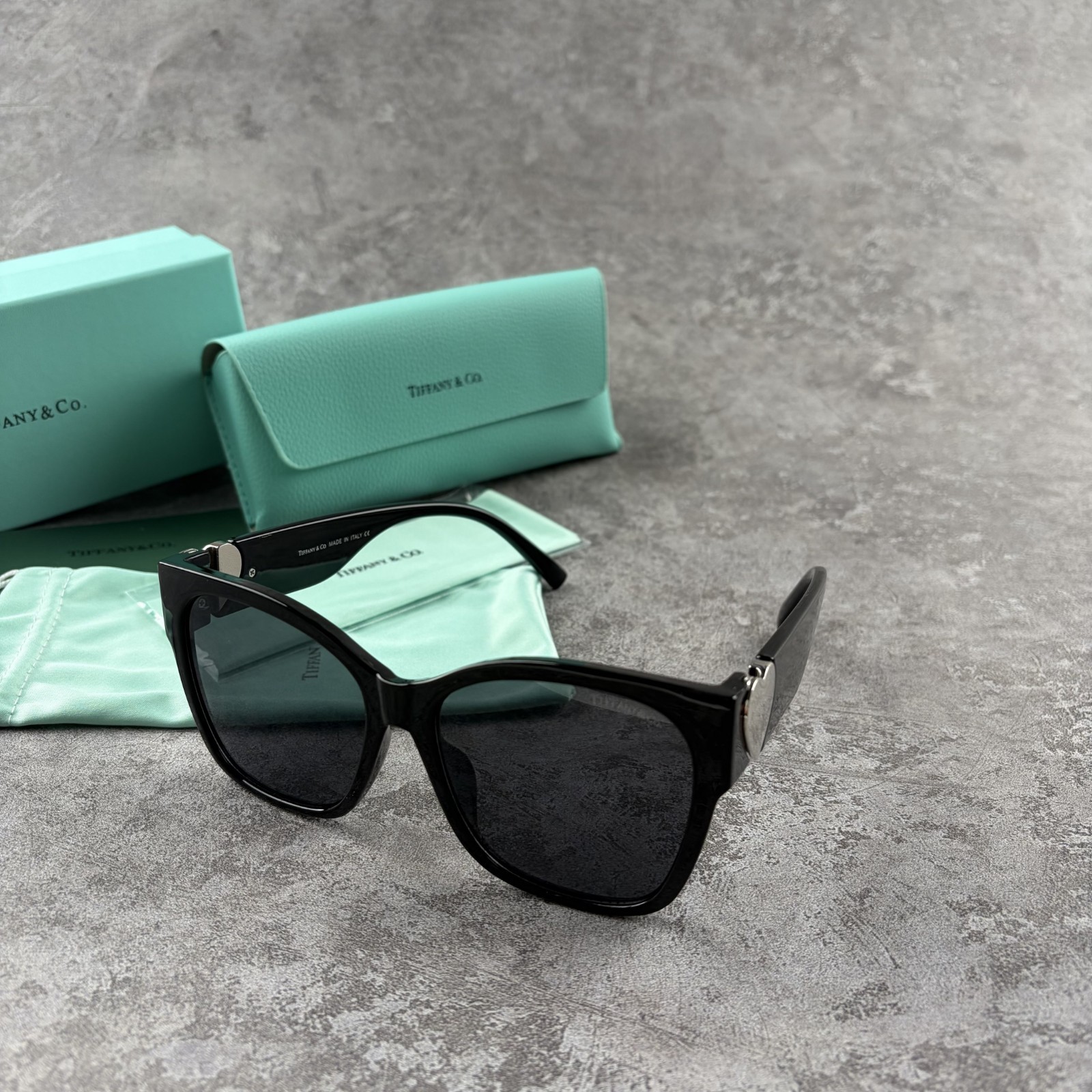 New In Box – Tiffany Black Square Sunglasses Elegant Women’s Shades