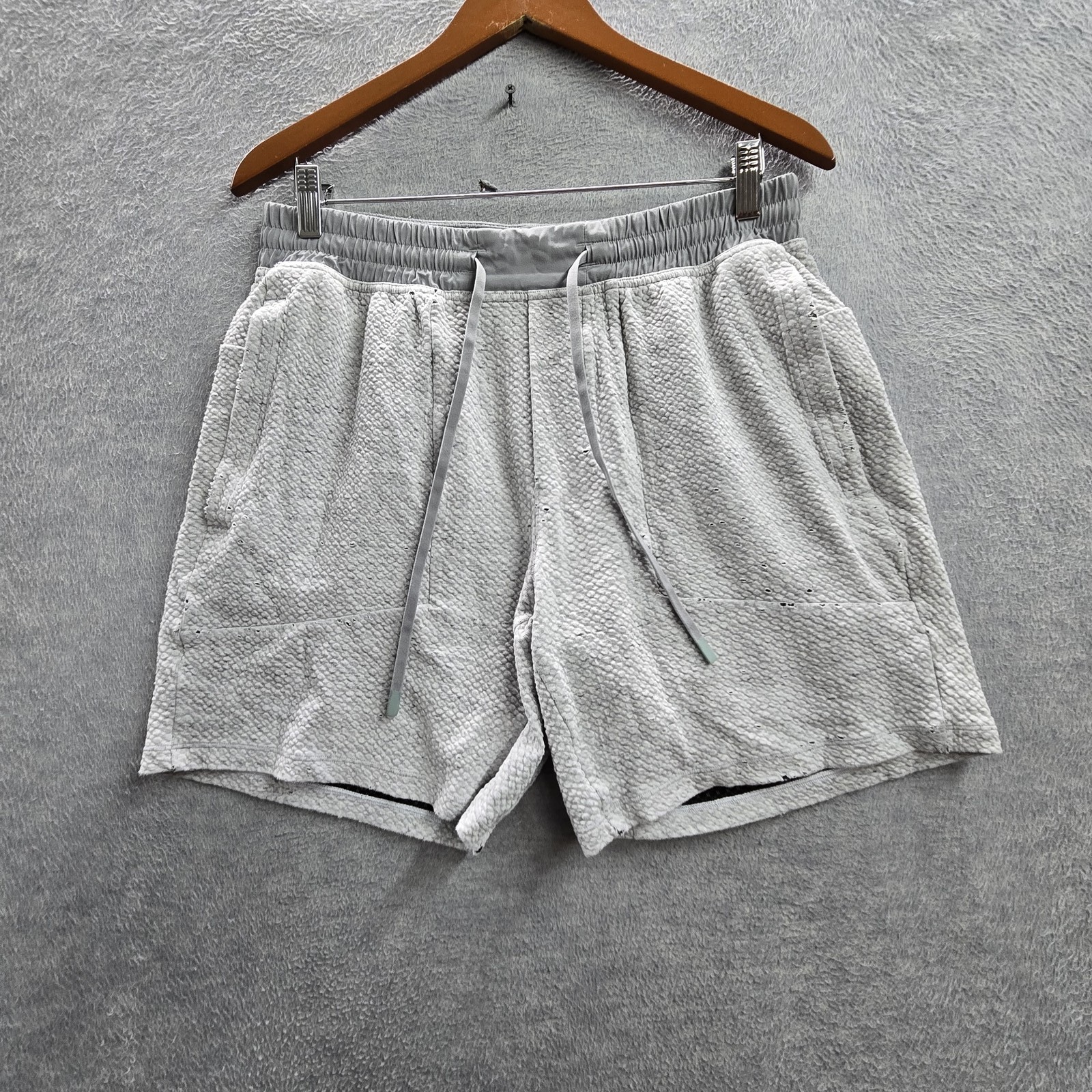 Lululemon Activewear Shorts L Gray THE Short Linerless 7″ Inseam