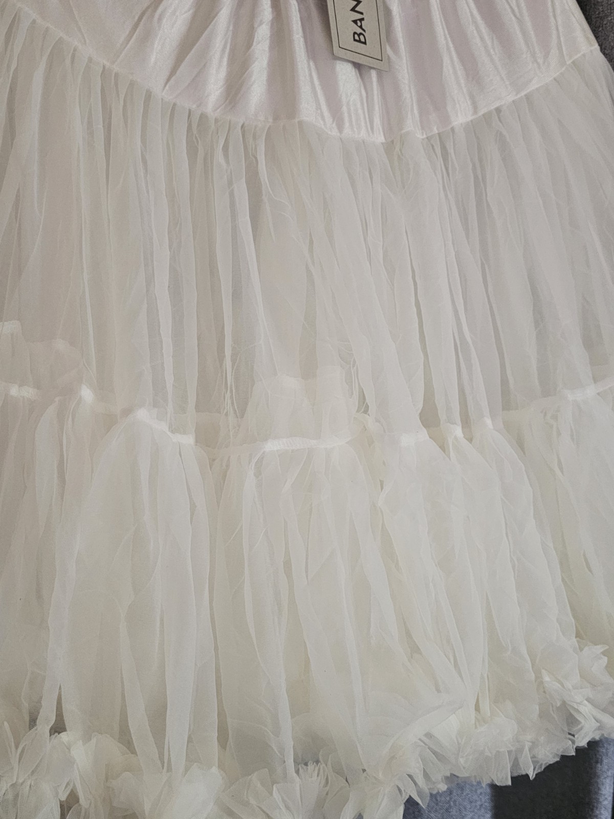 Banned White Fluffy Adjustable Petticoat. Lifeforms 26″. Retro 1950s.BNWT