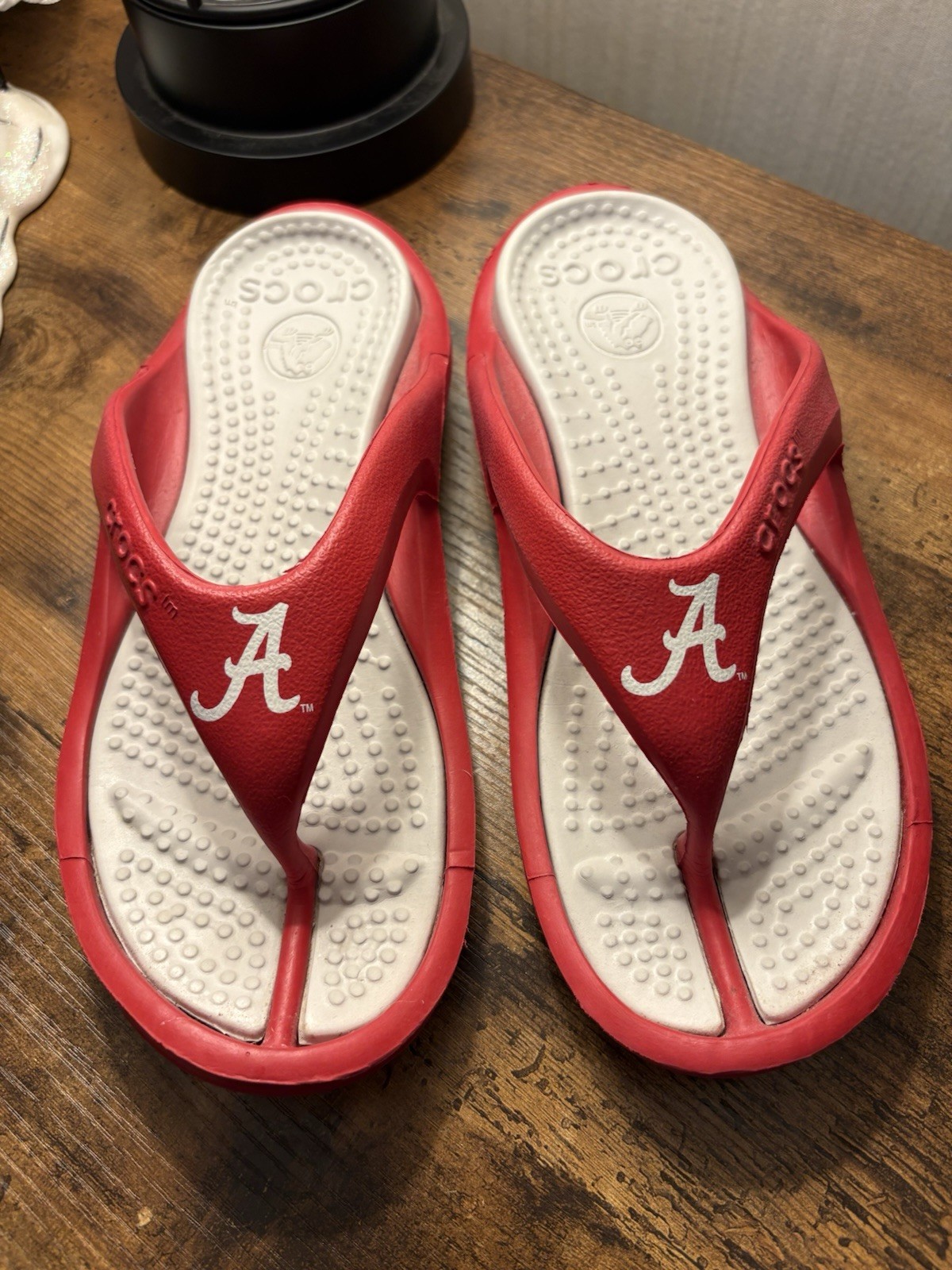 Crocs Alabama Crimson Tide Red Flip Flop Thong Sandals Womens 8 Mens 6