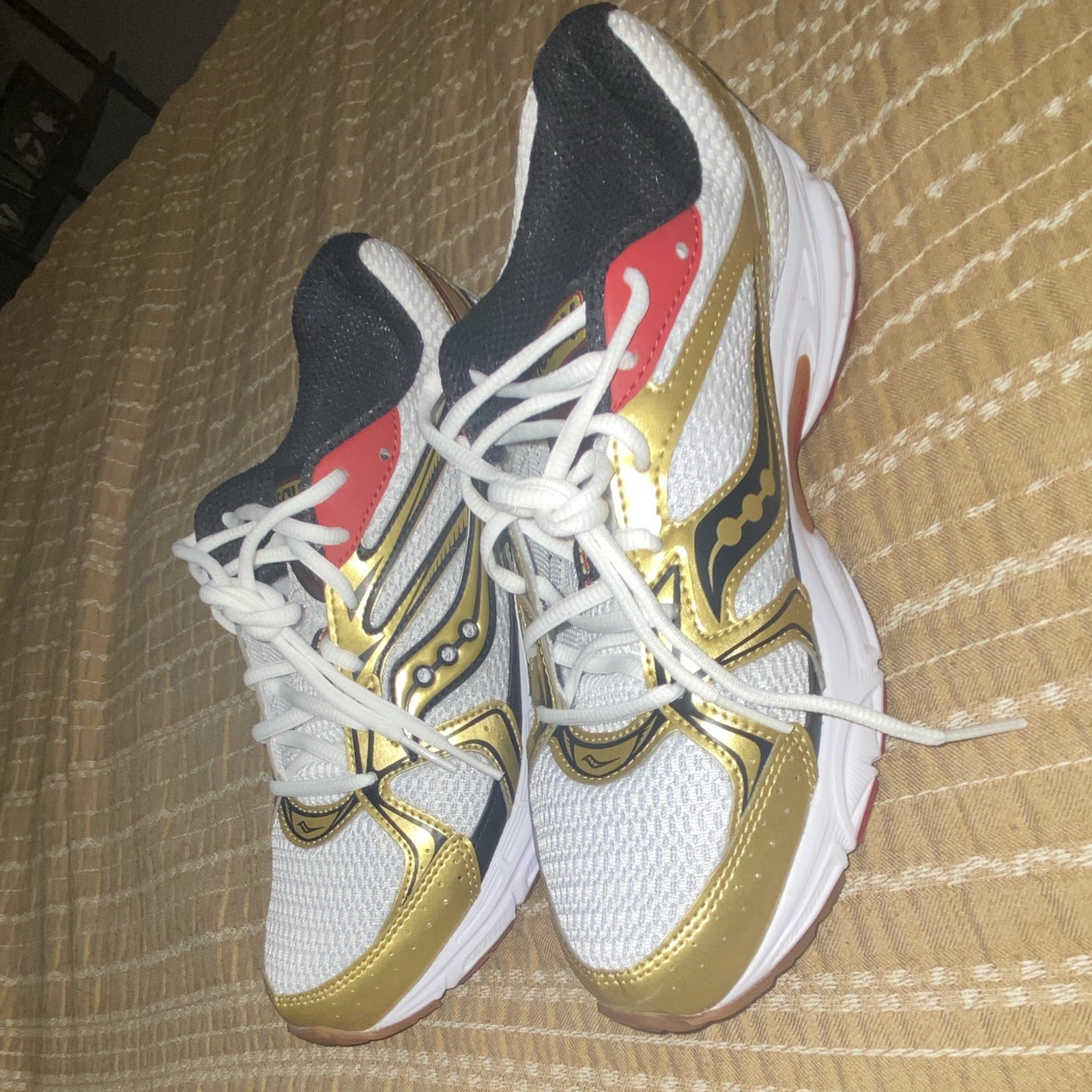Saucony Progrid Omni 9 Men’s Low Top Mesh Lace-Up Running Sneakers Colorblock