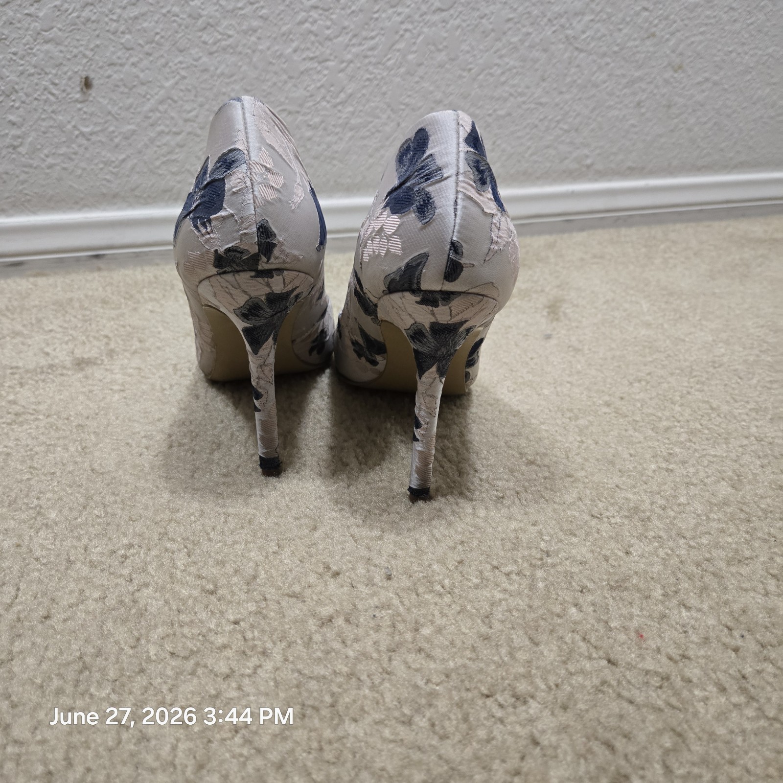 Neiman Marcus Women Gray/Light Pink Floral Stiletto Pump Heels US 8M