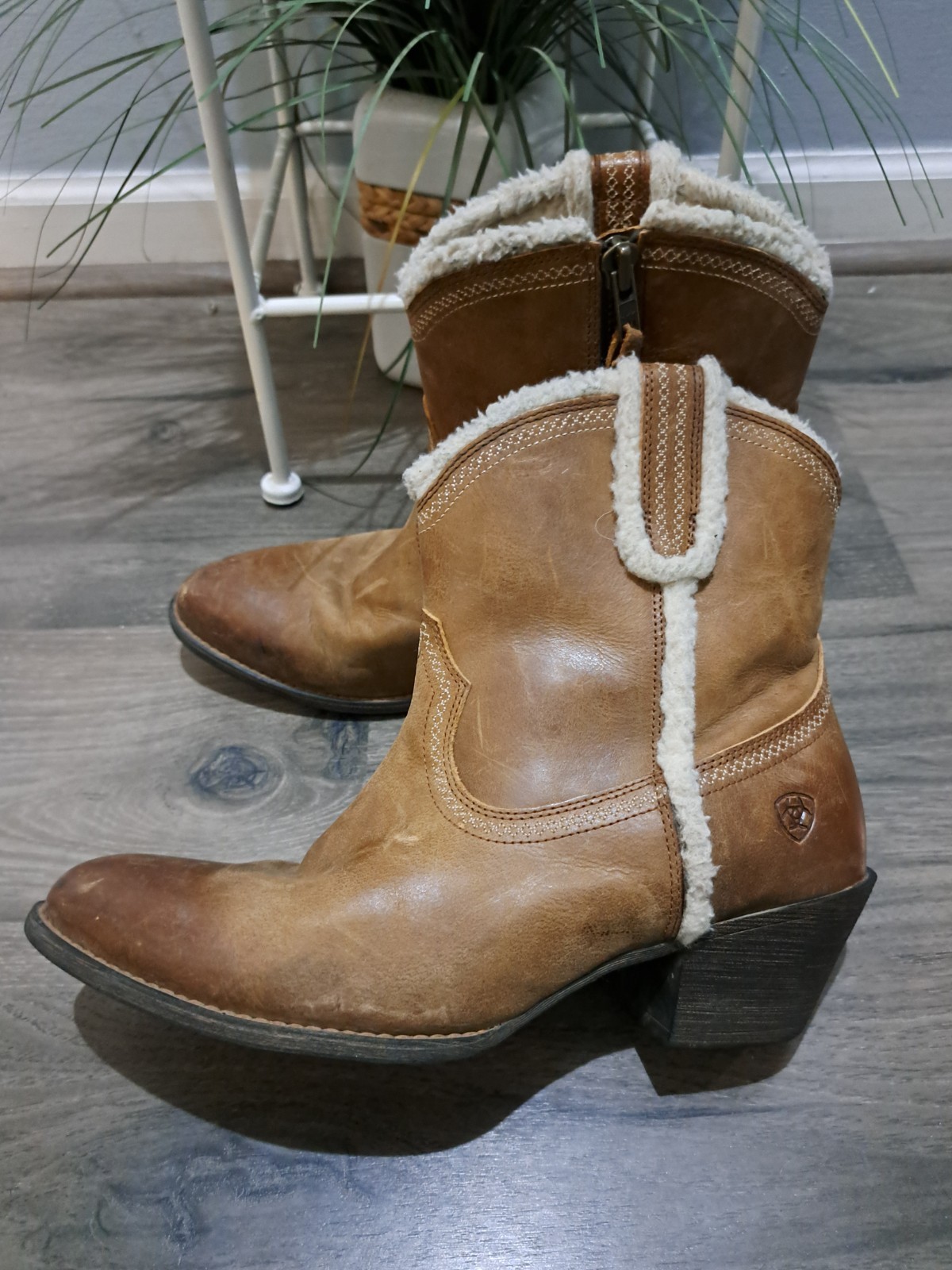 Ariat Darlin Fleece Sandstorm Boot Sz 9.5B