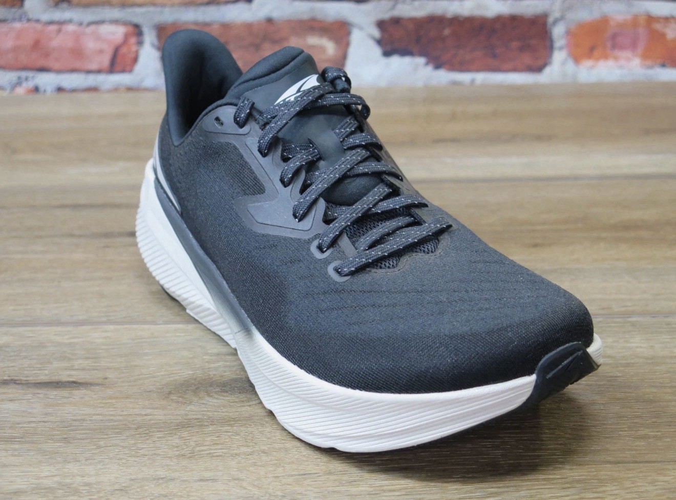 Men’s Altra Experience Flow Black/White 4mm Heel Drop Running Sz 10 AL0A85NV010