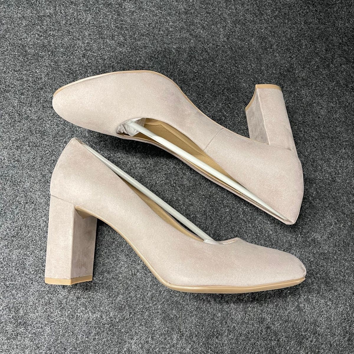 CL BY LAUNDRY Lofty Block Heel Pumps Women’s Size US 9 Taupe
