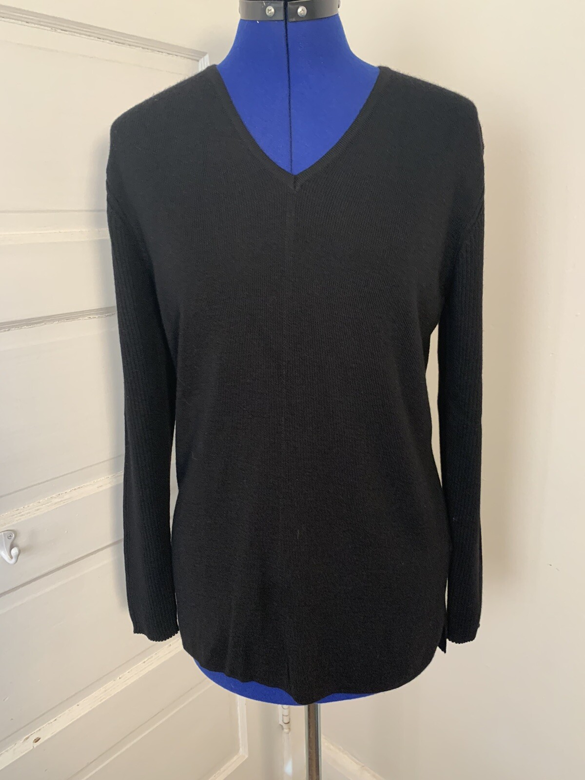 Talbots Black Wool-Viscose Blend V-Neck Pullover Sweater Women’s Medium