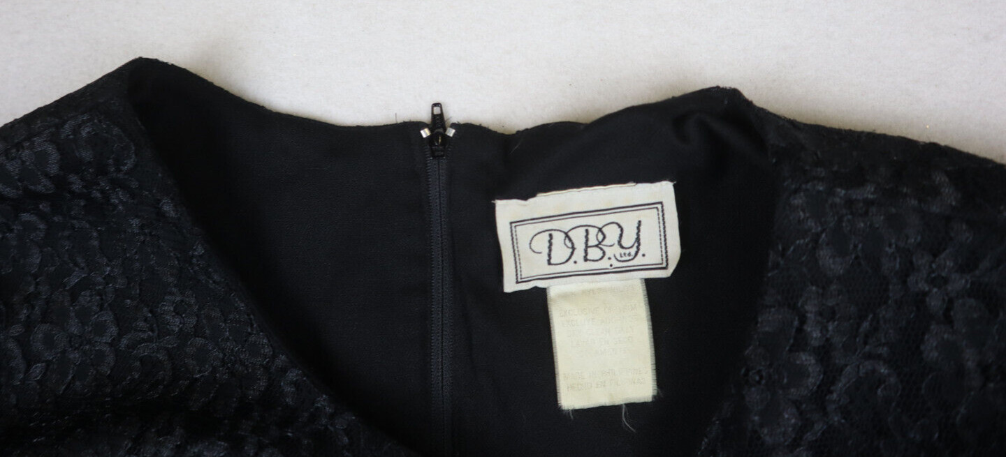 VINTAGE 90s WOMEN’S BLACK LACE SHORT SLEEVE DRESS – D.B.Y. – SIZE 9
