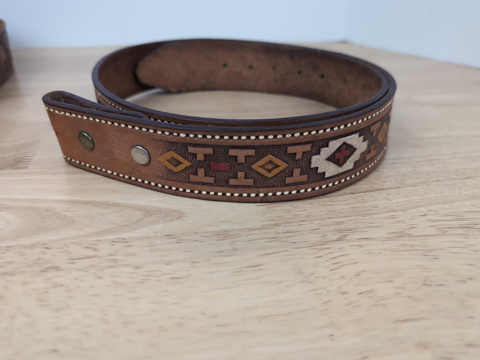 SouthWestern style rope pattern embossed leather belt No Buckle Sz 36