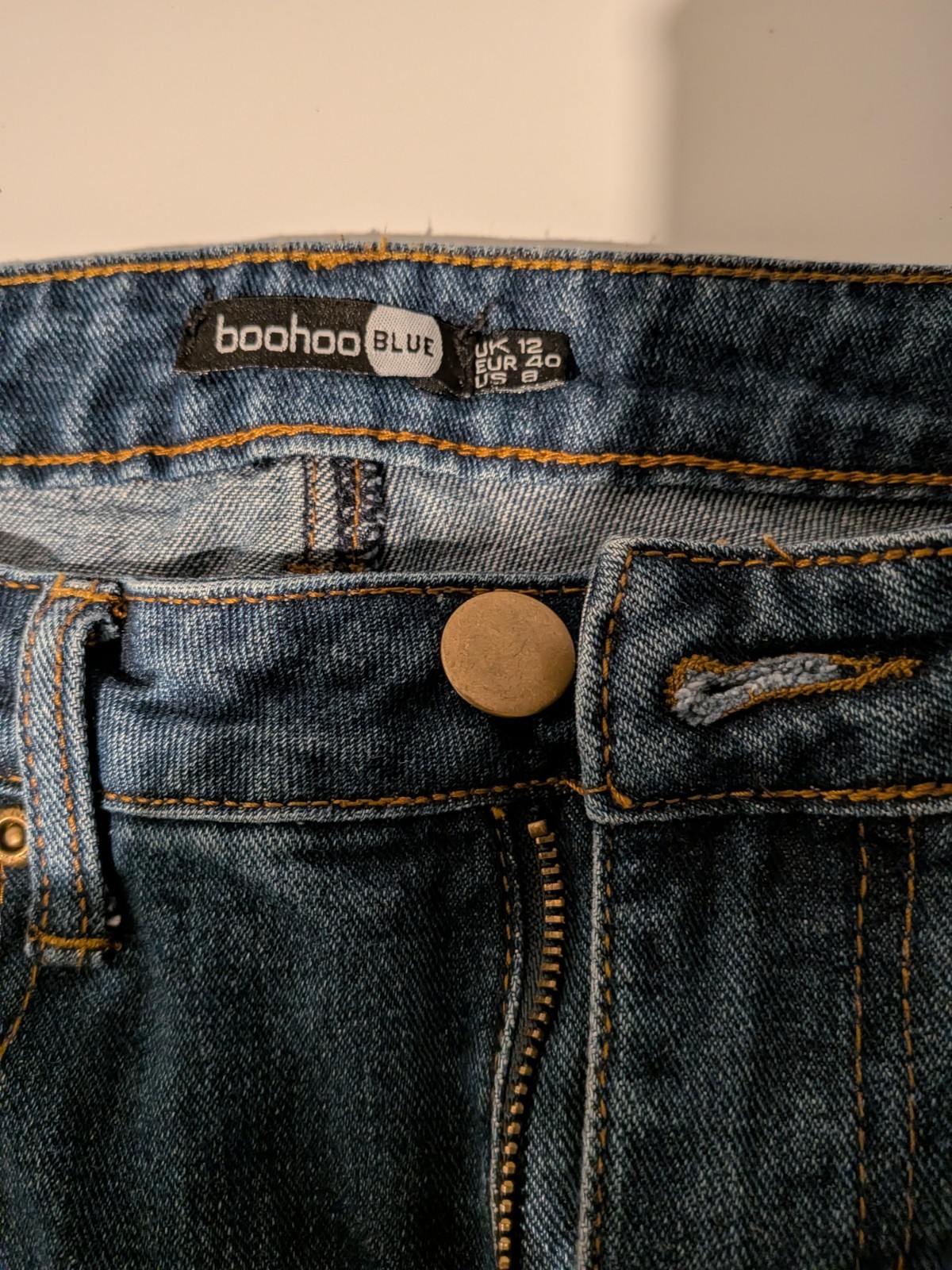 Boohoo Women’s Blue Medium Wash Distressed Ripped Boyfriend Jeans Size 12