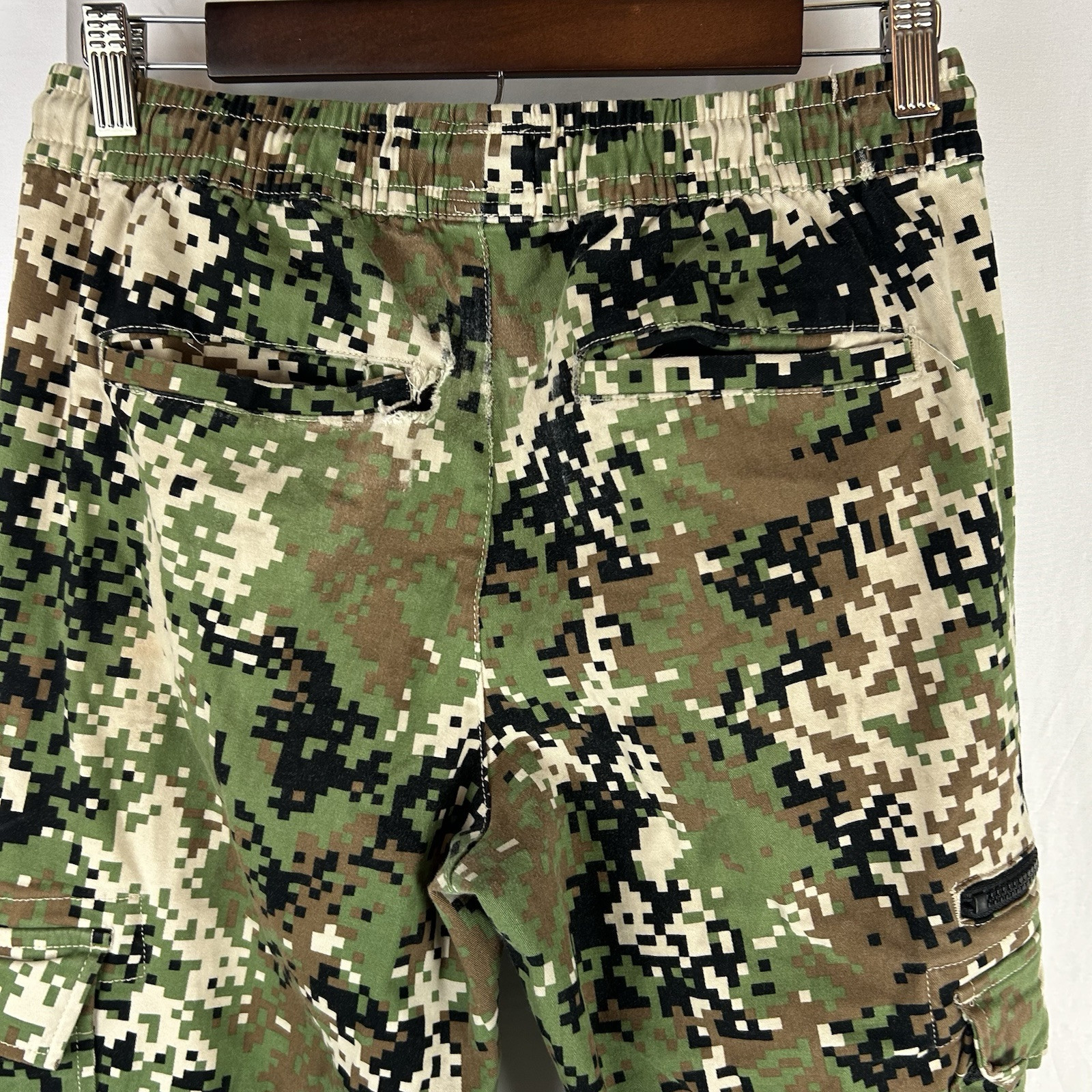 SNOOP DOGG Supply Pull On Cargo Pants Army Digi CAMO Size Small *Flaw