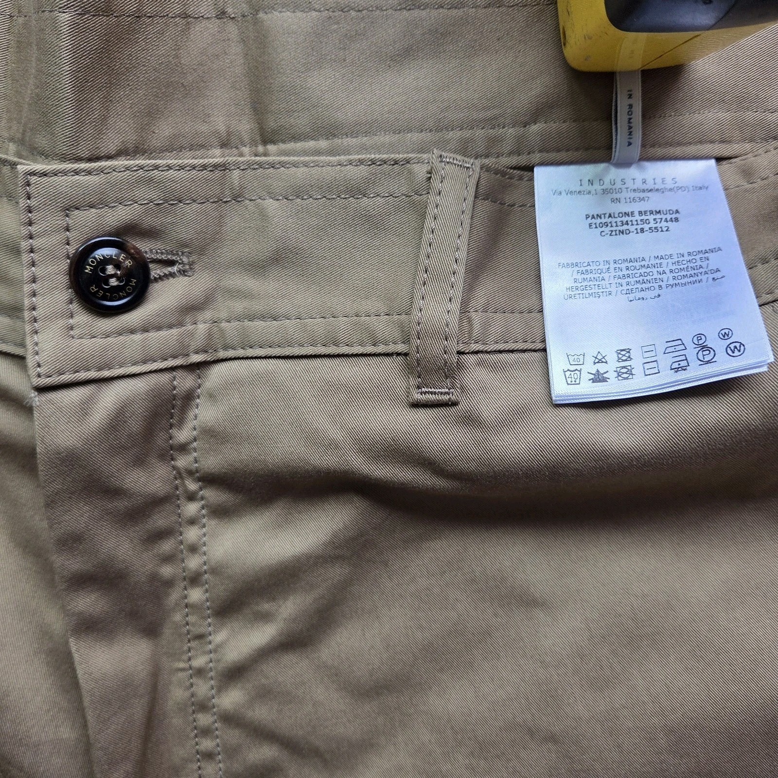 Moncler Men’s Beige Bermuda Shorts Solid Cotton Twill Flat Front sz 52 / 36us