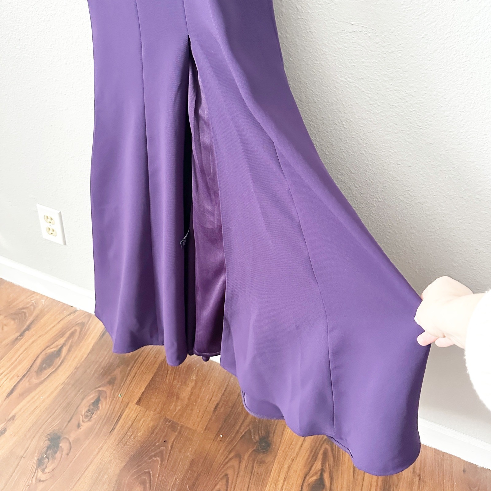 Carmen Marc Valvo Infusion Purple Halter Neck Deep V Neck Trumpet Gown Size 10