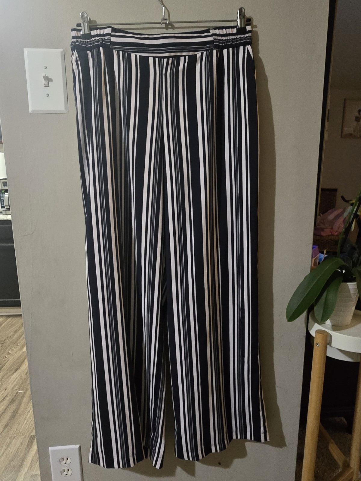 Classic Women’s L Black White Striped Wide-Leg Pull On Knit Pants Pockets