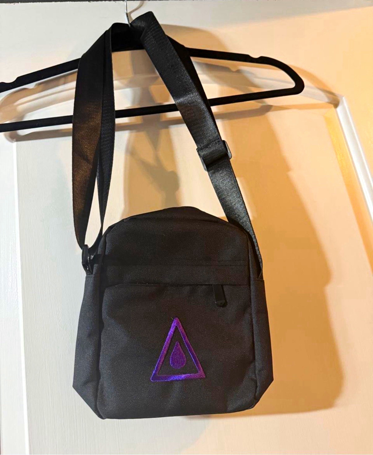 Rain City Drive Small Crossbody Sling Bag Zip closure