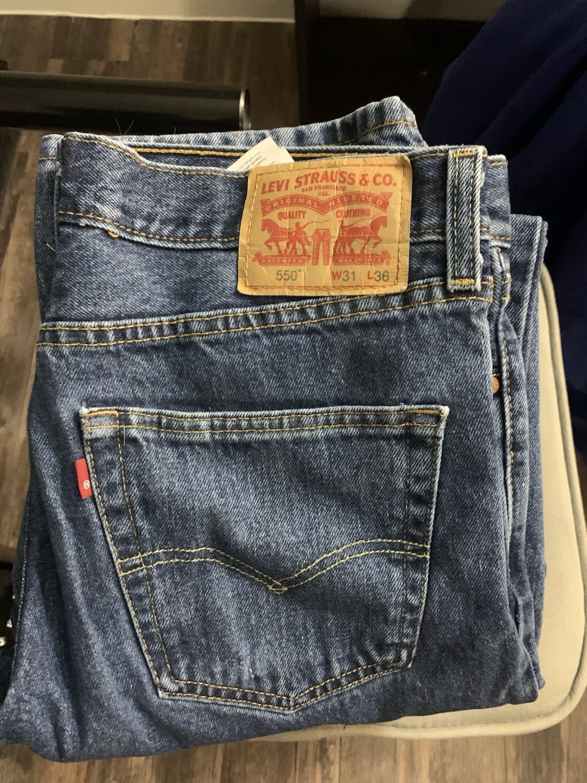Levi’s 550 Men’s Relaxed Fit Jeans – 31×36 Pre-Owned (6 Pairs)
