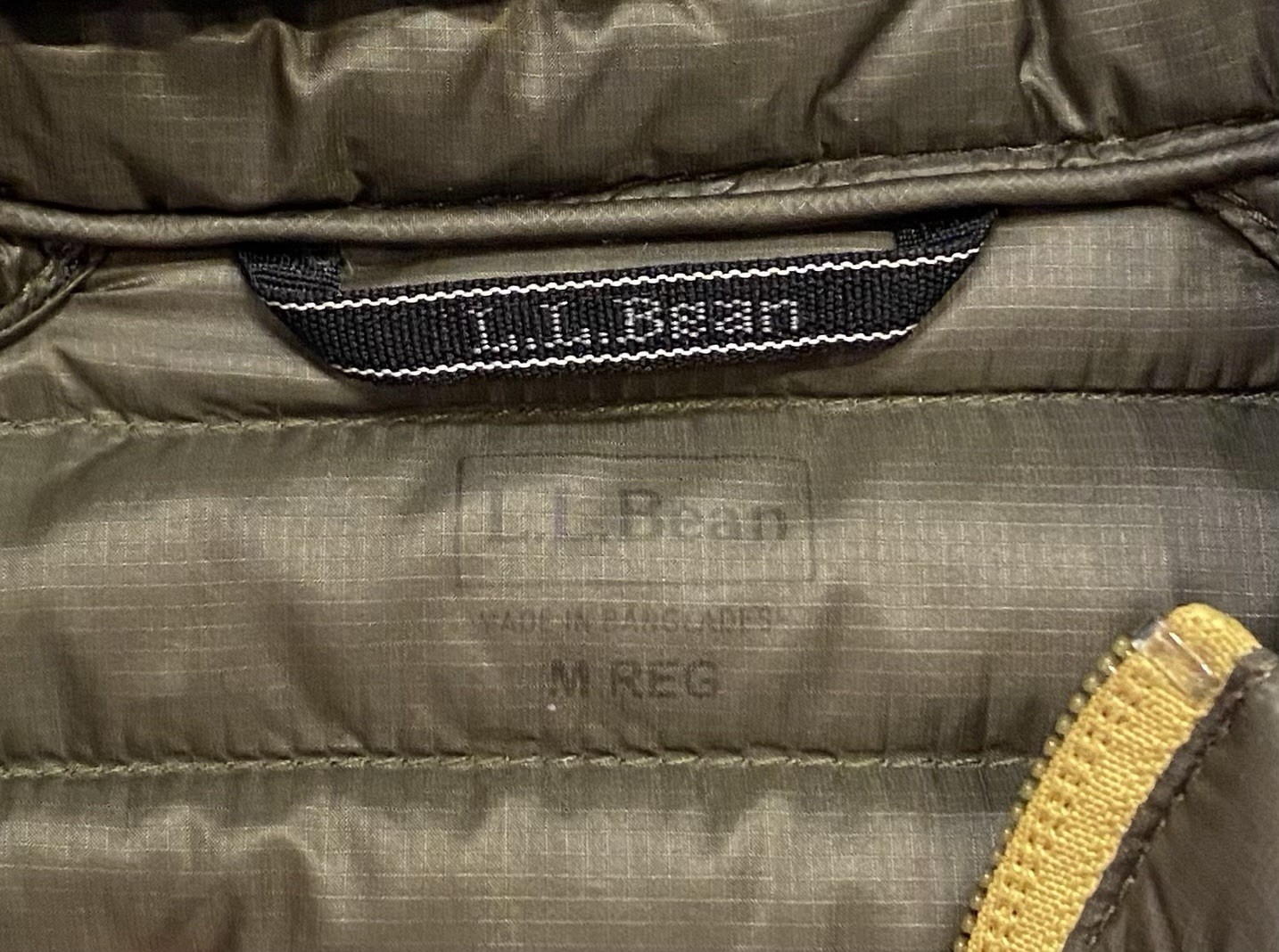 LL Bean Ultralight 850 Goose Down Vest Jacket M Medium #295908 Packable Puffer