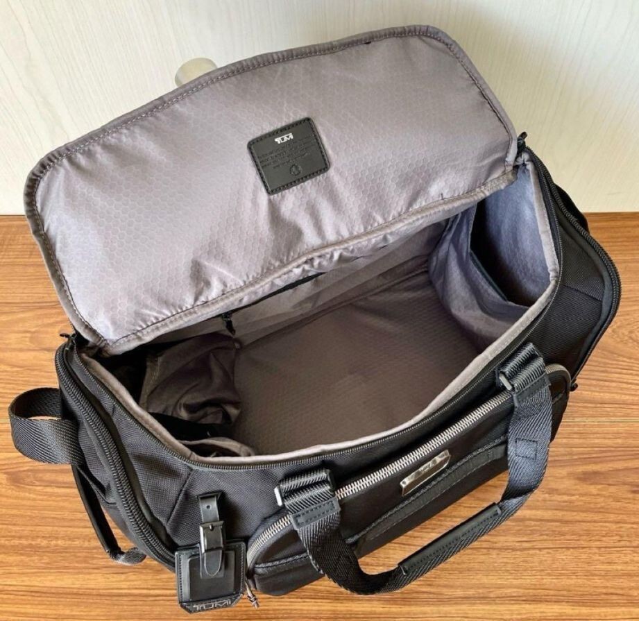 NEW TUMI Alpha Bravo MASON DUFFEL 232722 Black Bag Boston Bag Golf Bag
