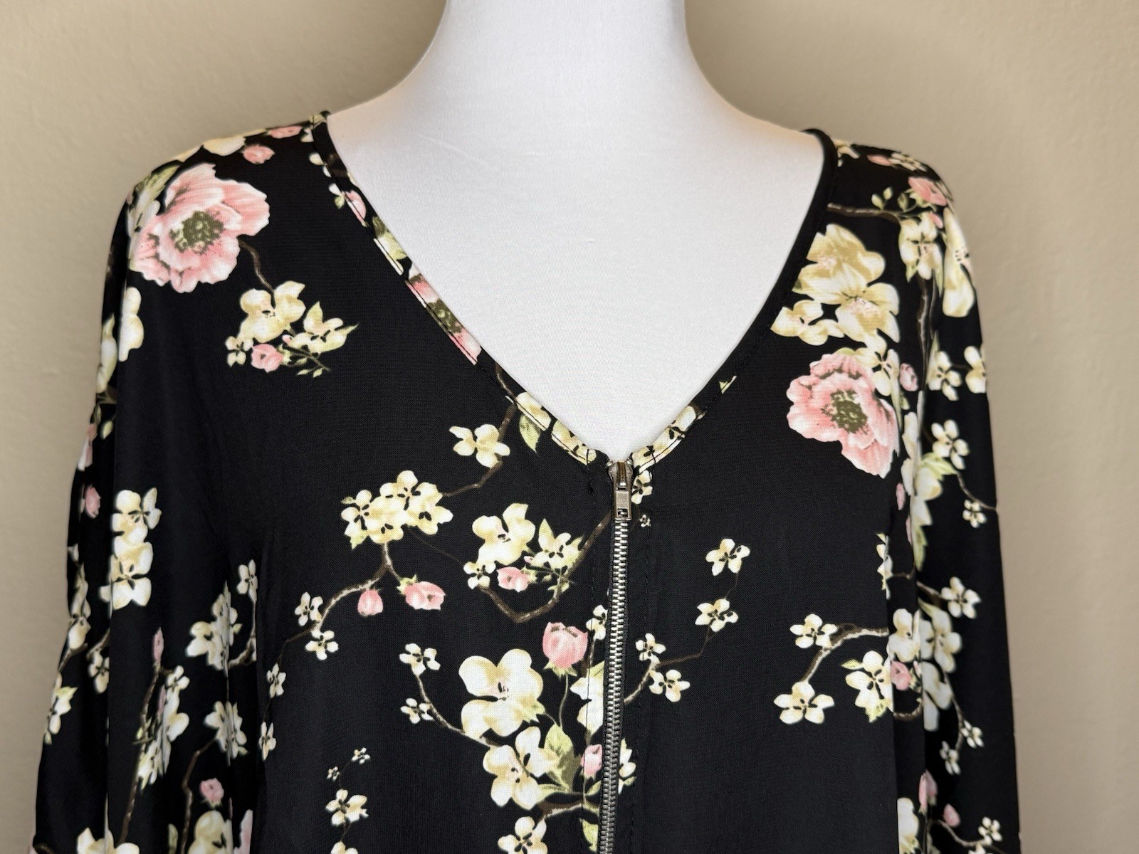 Torrid Womens Plus Size 1 Black Floral Zip Front Kimono Top Cherry Blossom
