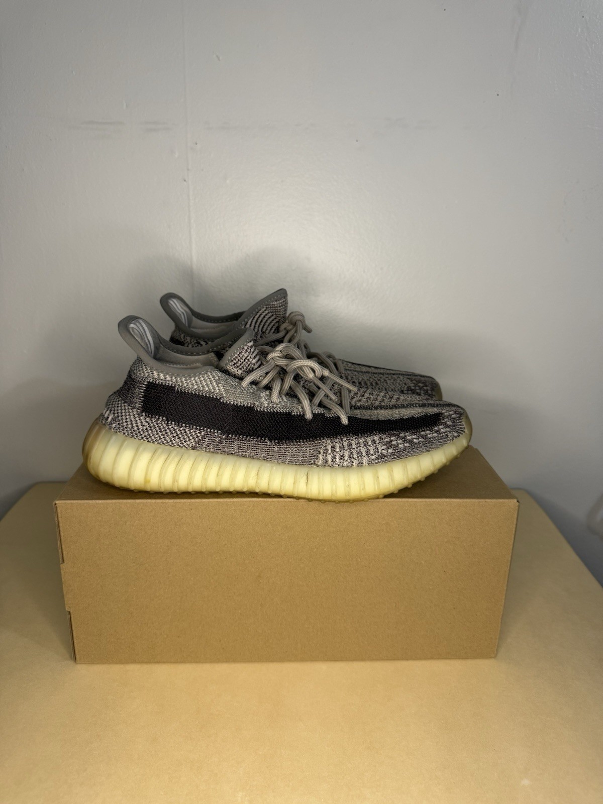 adidas Men’s Yeezy Boost 350 V2 Zyon Sz 8 Used