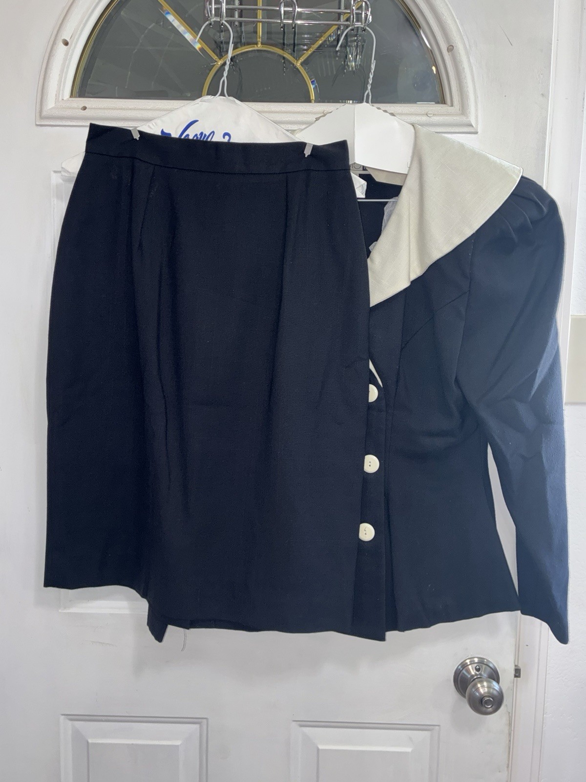 STUDIO E 2-Piece Black & White Skirt Suit Rayon Peak Lapel 4-Button 9/10