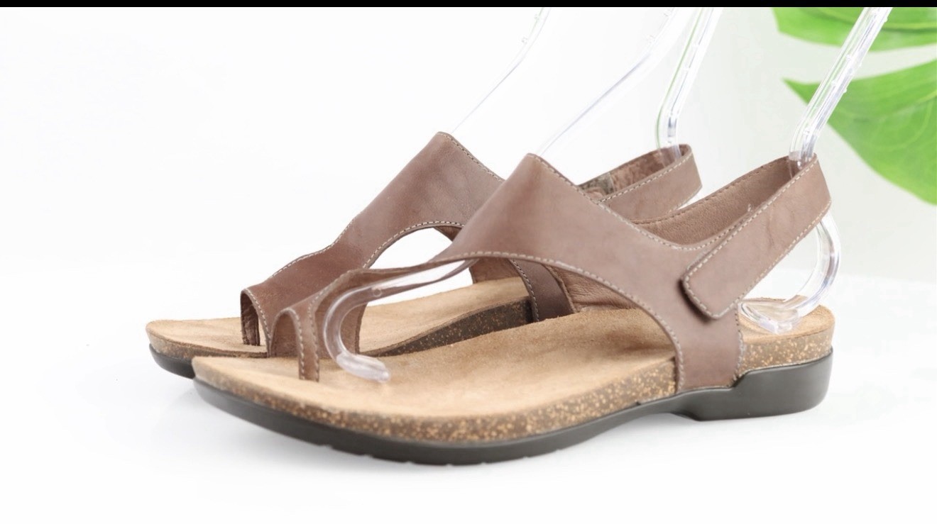 Dansko Womens Reece Sandals Size 10 / 42 Tan Brown Toe Loop Slingback Thong Shoe