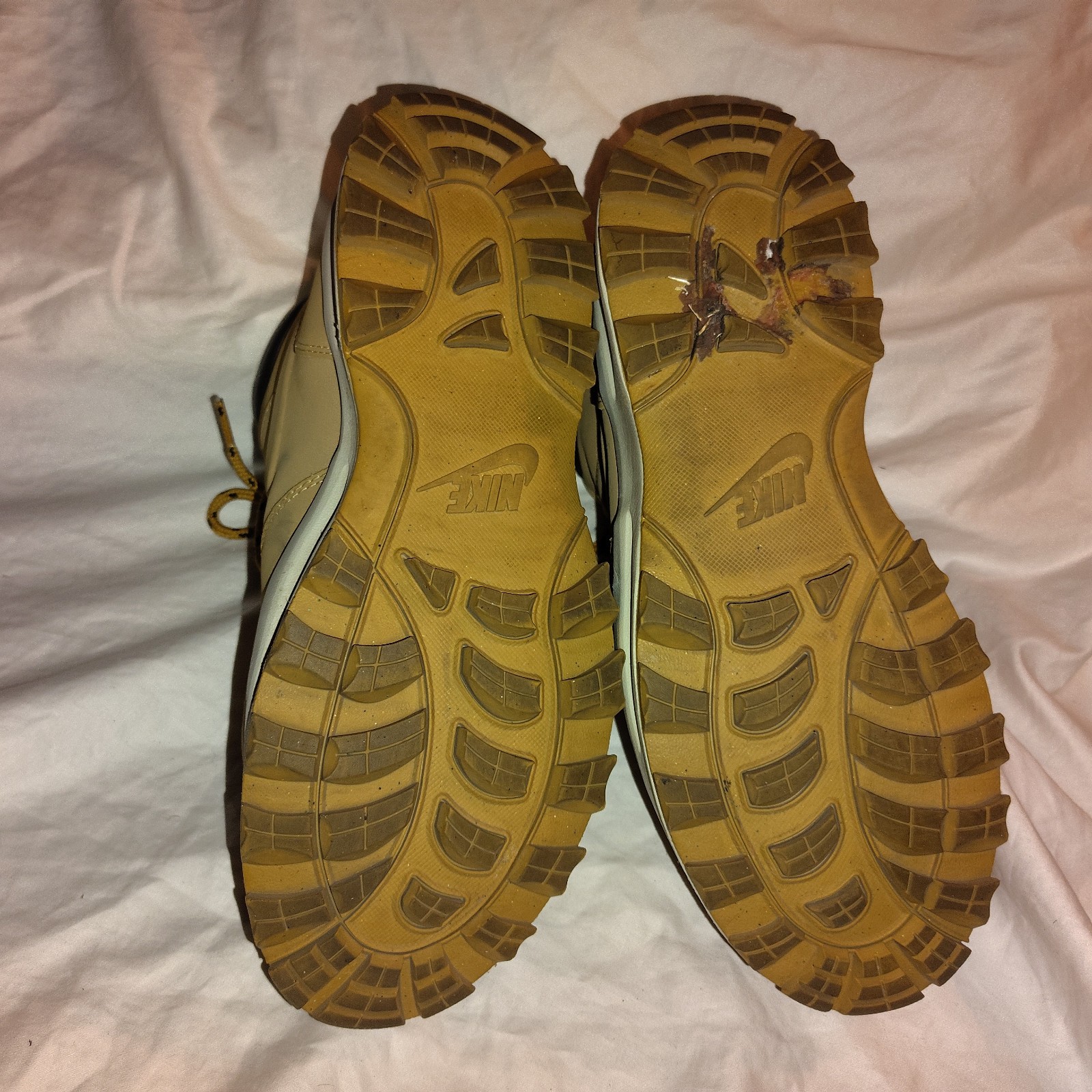 Nike Manoa Wheat Work Boots Men’s Size 9.5 Trail Hiking Outdoor Boots