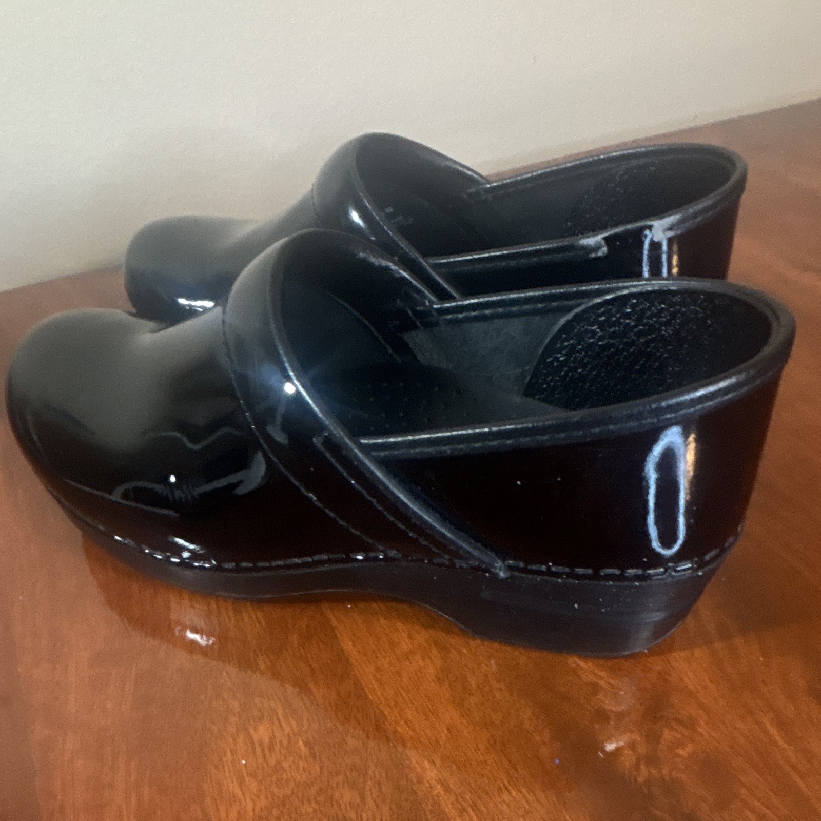 Dansko Professional Black Patent Leather Slip-On Comfort Clogs Women EU 40 US 10