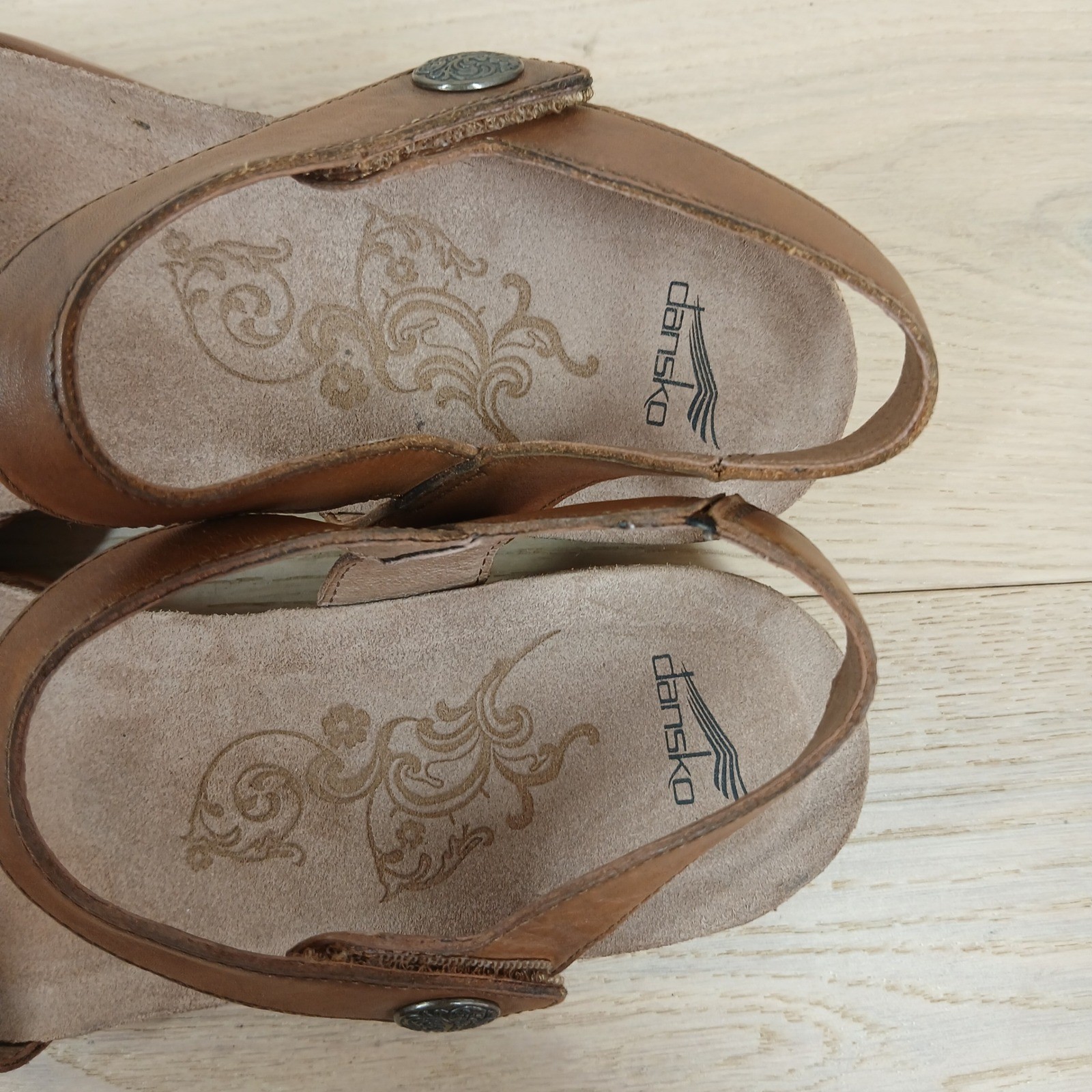 Dansko Wedge Sandals Women’s 9.5 Reece Tan Brown Leather Floral Laser Cut