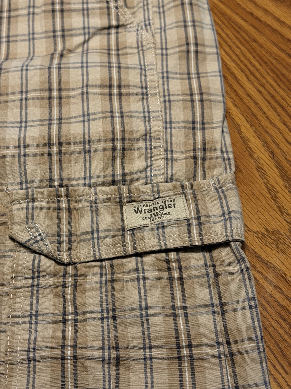 Wrangler Men’s Beige/Blue Plaid Cotton Cargo Shorts Flat Front Button Pockets