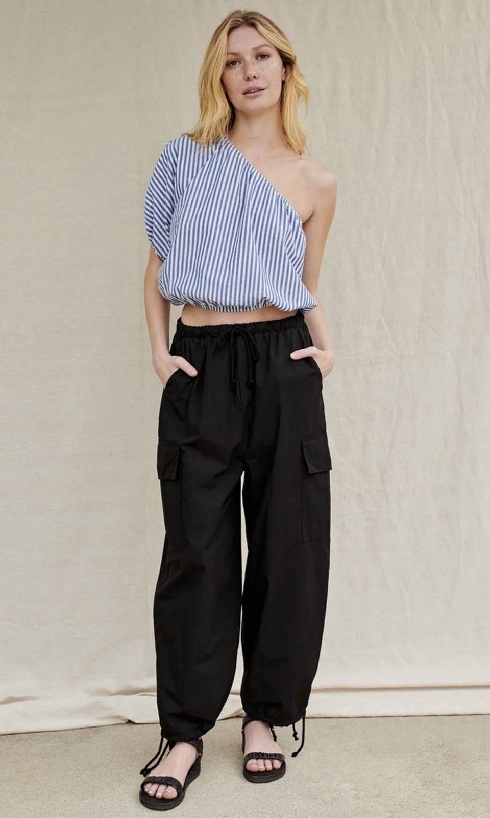 STATESIDE Women’s Black Structured Poplin Drawstring Cargo Pants Size XS