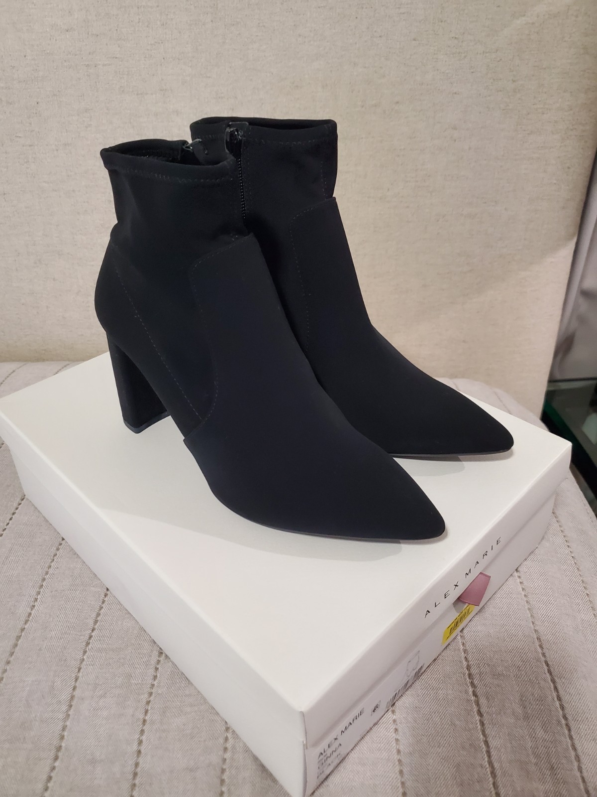 NWB Alex Marie Ginna Black Ankle Bootie Pointed Toe Zip Spandex Women’s 8