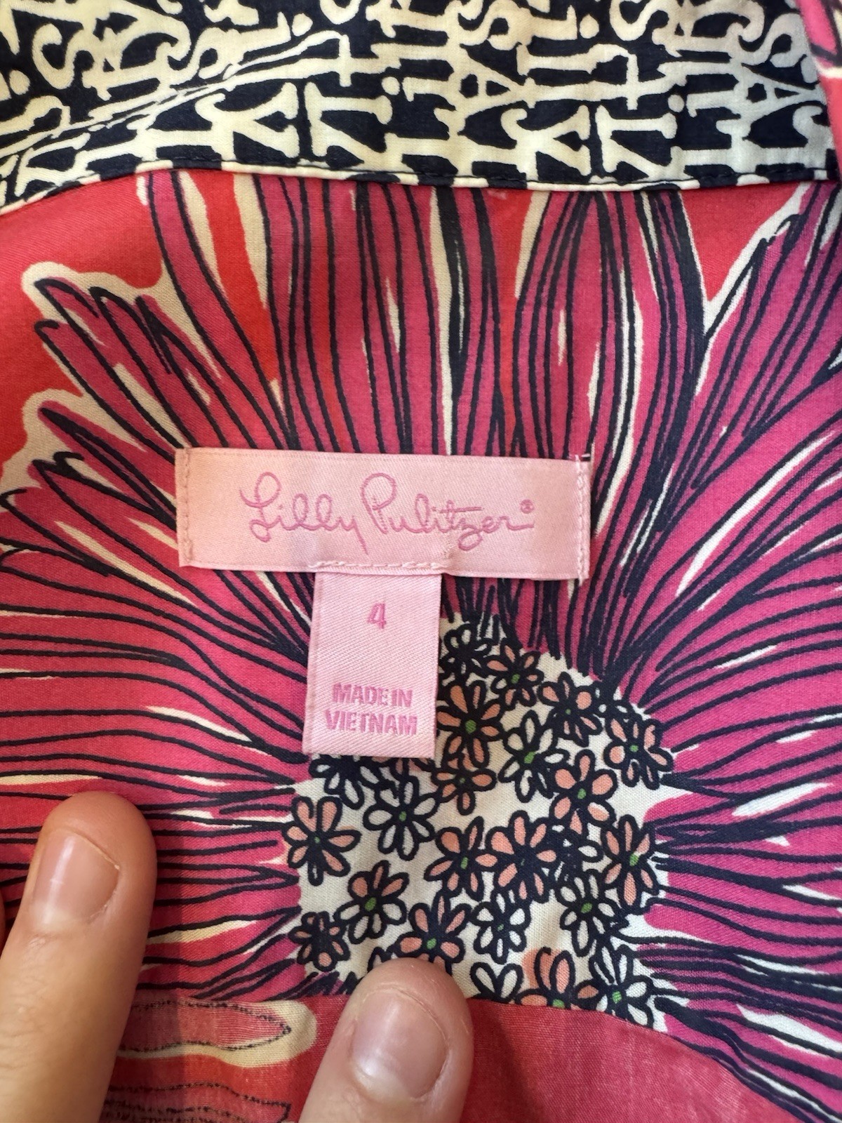 Lilly Pulitzer Size 4 Pink White Cotton Button Up Bold Flower Print Shirt Top
