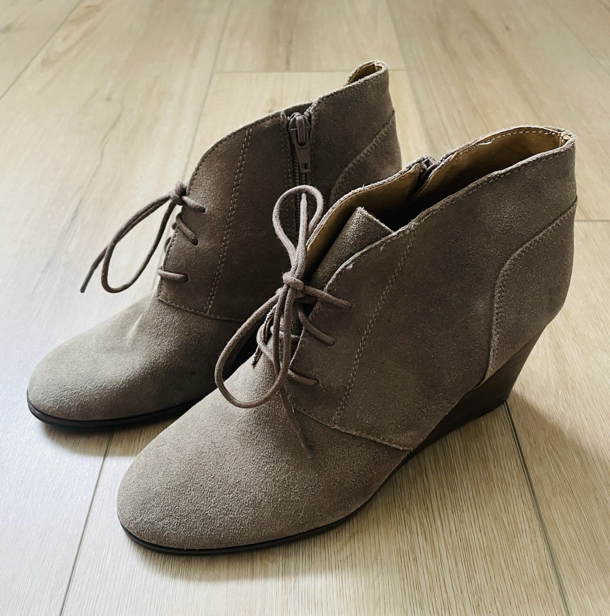 Lucky Brand Women’s Gray Suede Lace-Up Ankle Bootie Wedge Zipper US 8