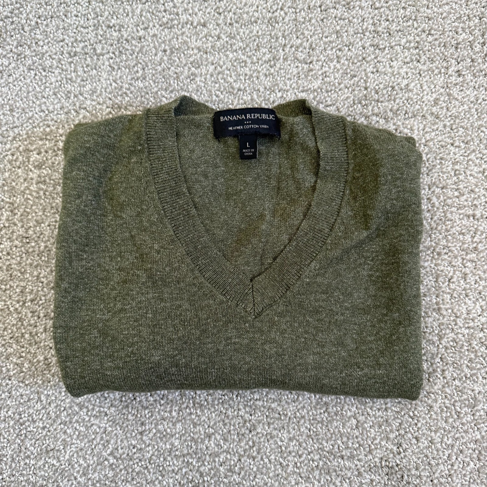 Lot of 2 Banana Republic Heather Cotton Yarn V-Neck Sweaters Men’s L Blue Green