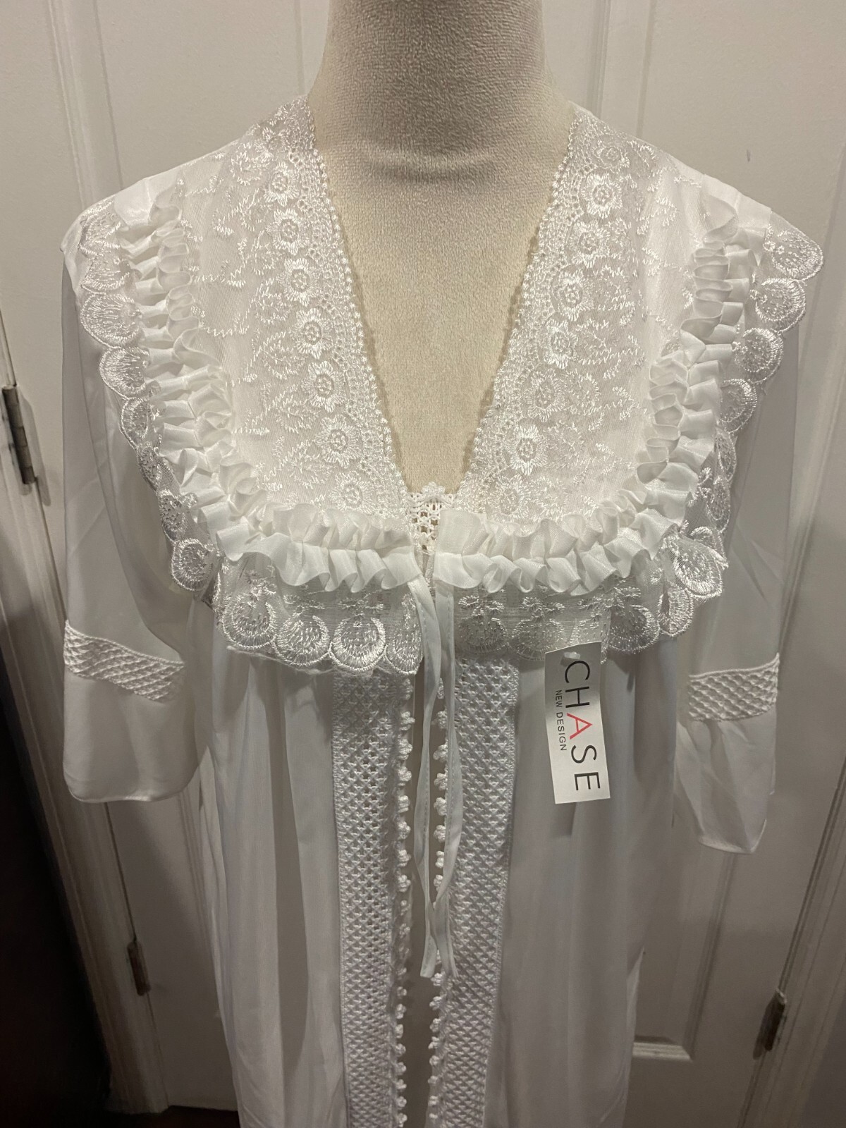 Silky Sleeveless Nightgown w/Robe Embroidery Lace Floral Design White Size XL