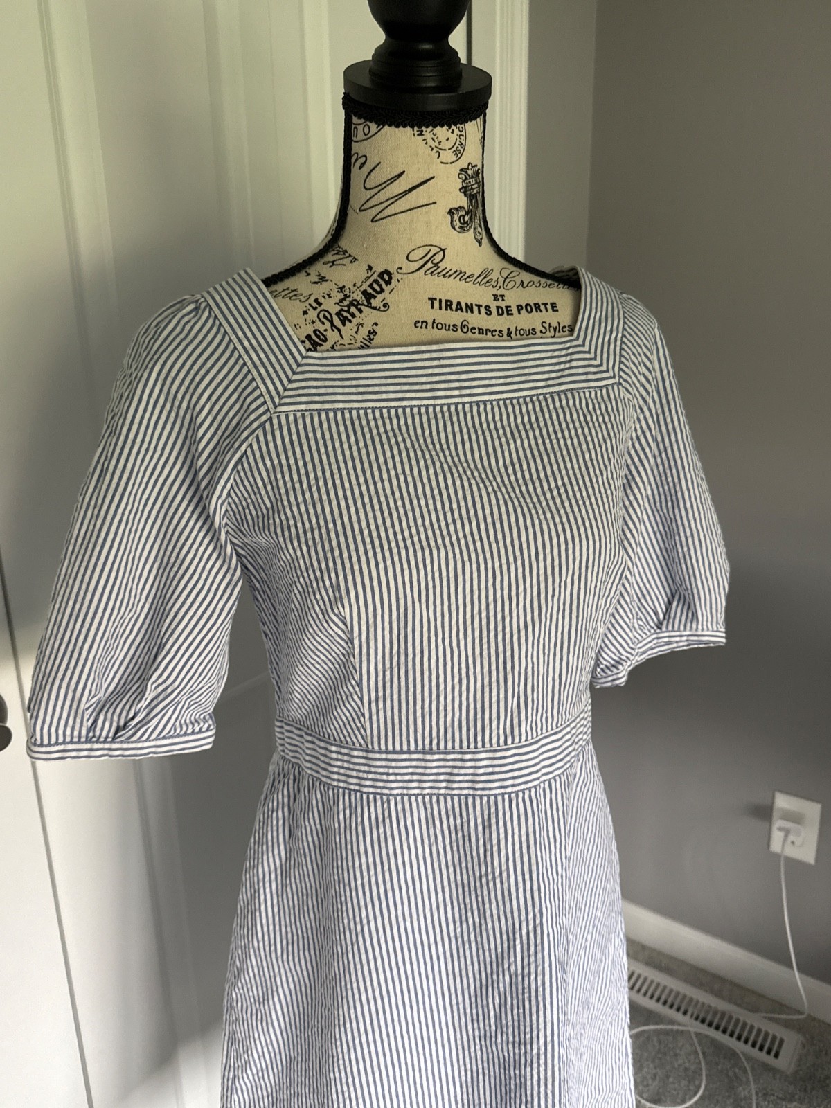 Ann Taylor Factory Stripe Seersucker Dress Knee Length Puff Sleeve Women’s Sz 6