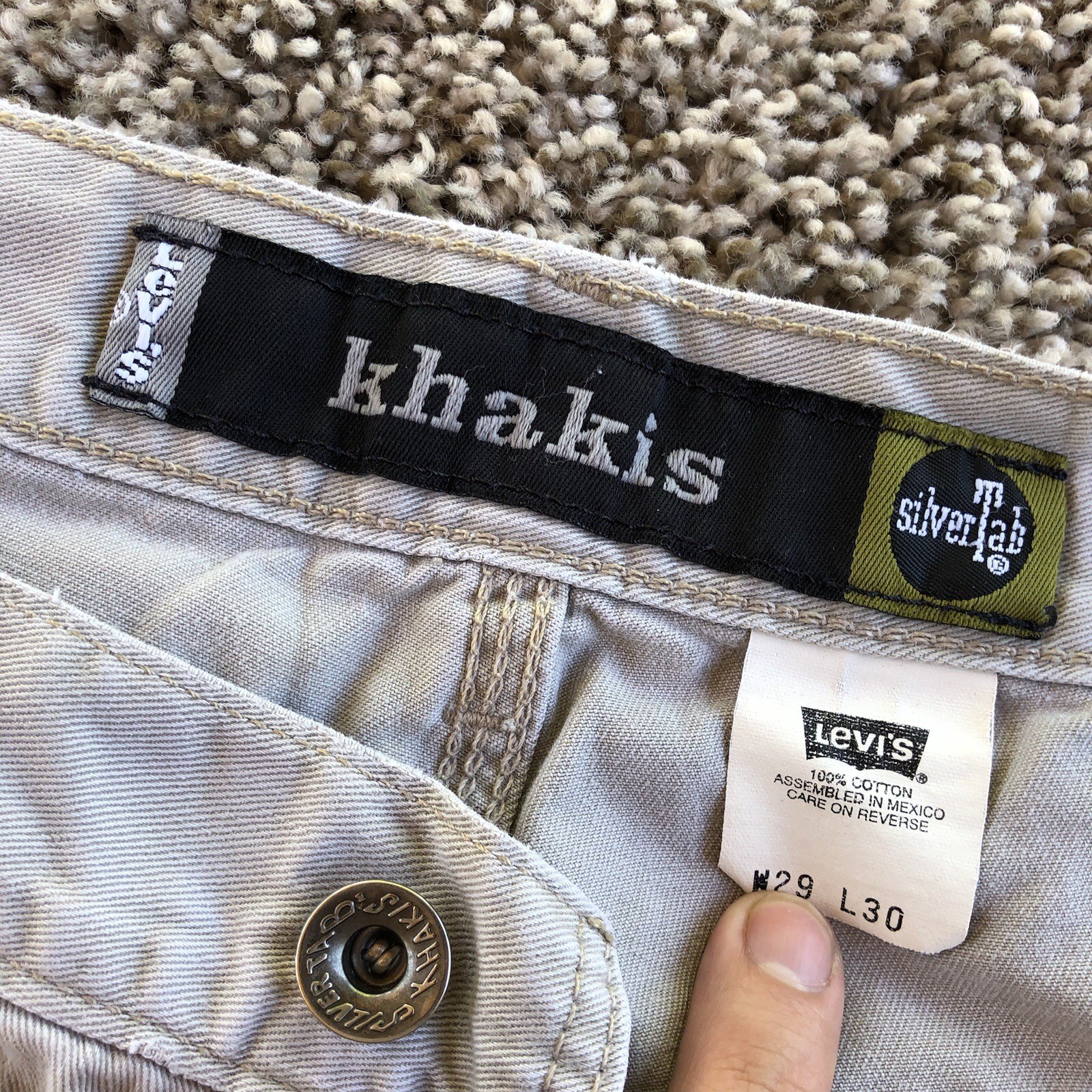 Vtg Levis SilverTab Khakis Pants Mens 29×30 Beige Relaxed Fit Carpenter Loop Y2K