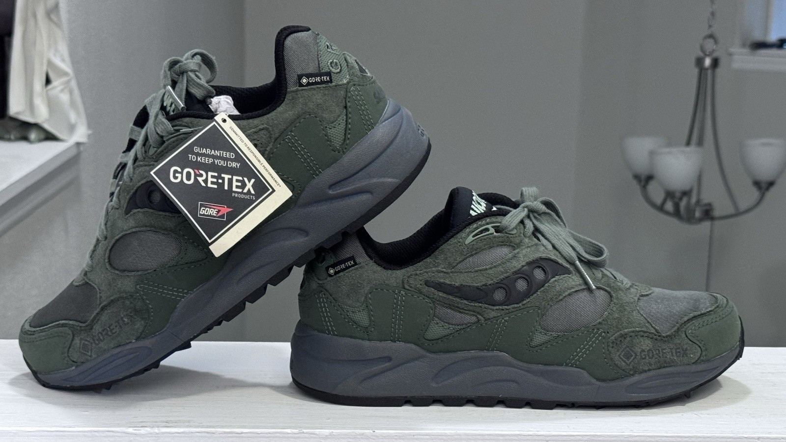 Saucony GTX US 7 Men’s Green/Black/Grey Retro Shadow Grid Gore-Tex S70840-2