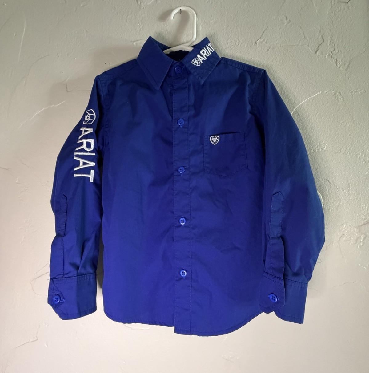 Ariat Boys Blue Solid Long Sleeve Collared Button-Up Shirt Logo Size 6