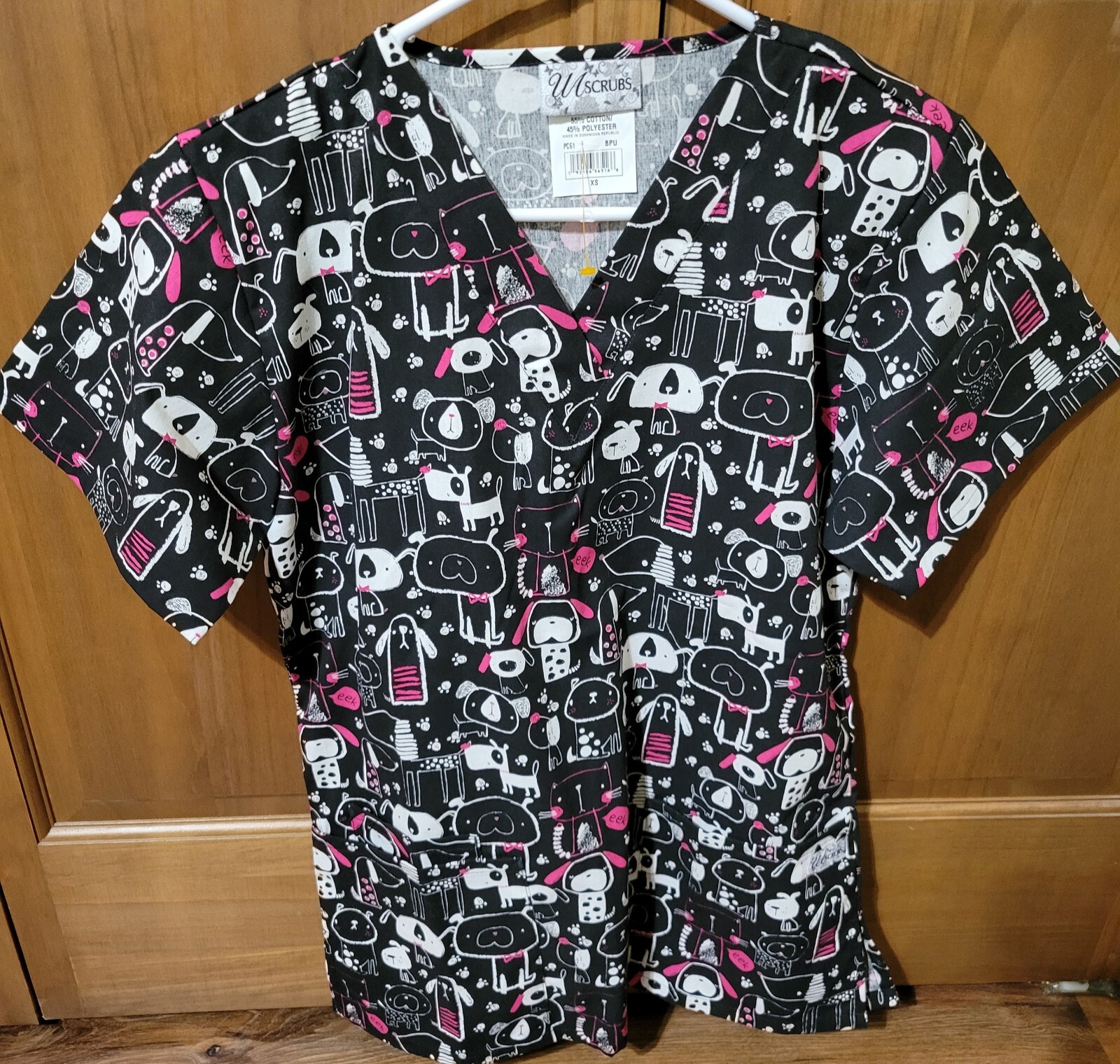 NWT – UA SCRUBS BRAND SCRUB TOP BLACK WITH CUTE DOG PRINT SIZE: XS