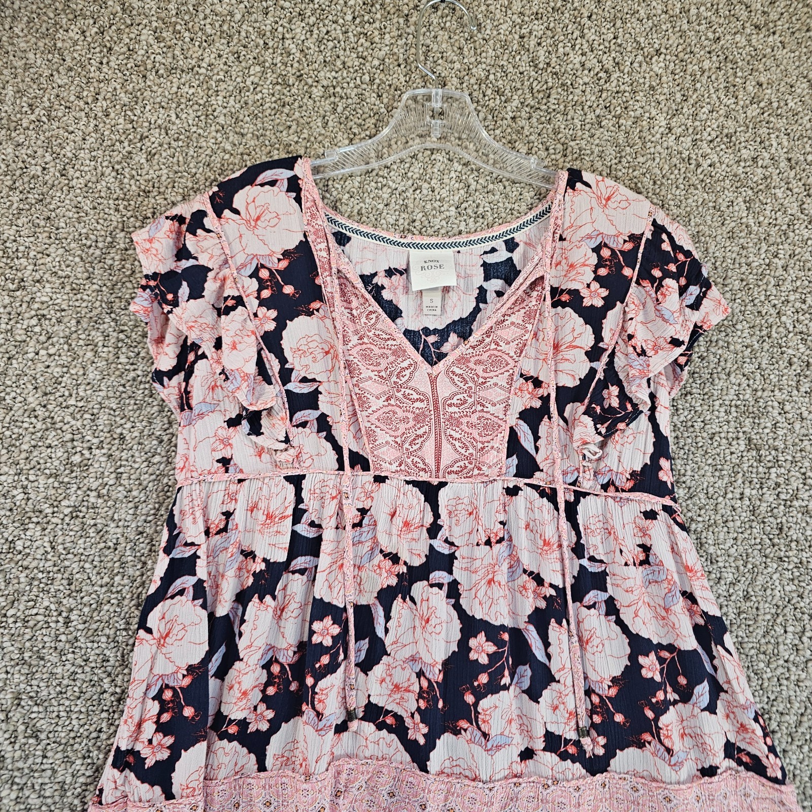 Knox Rose Top Blouse Womans Small Short Sleeve V-Neck Floral