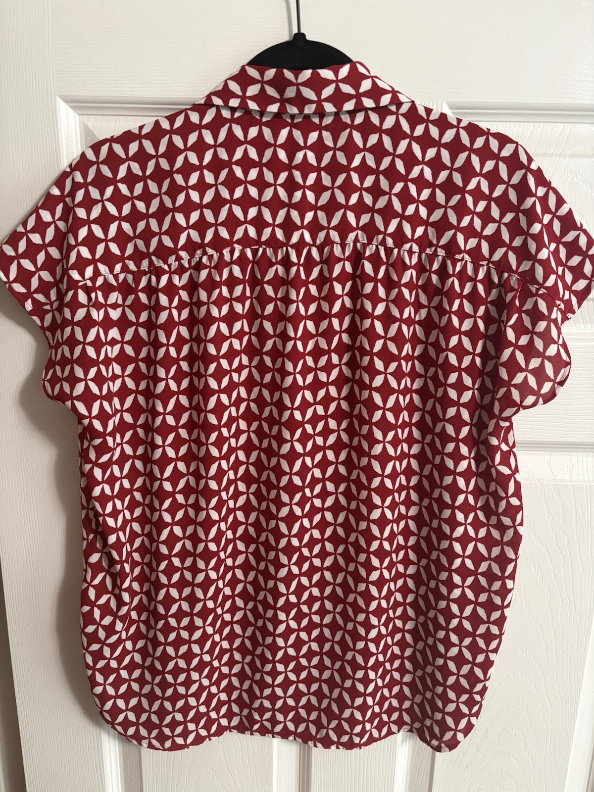 LOFT Red White Geometric Collared Short Sleeve Button-Up Blouse size M