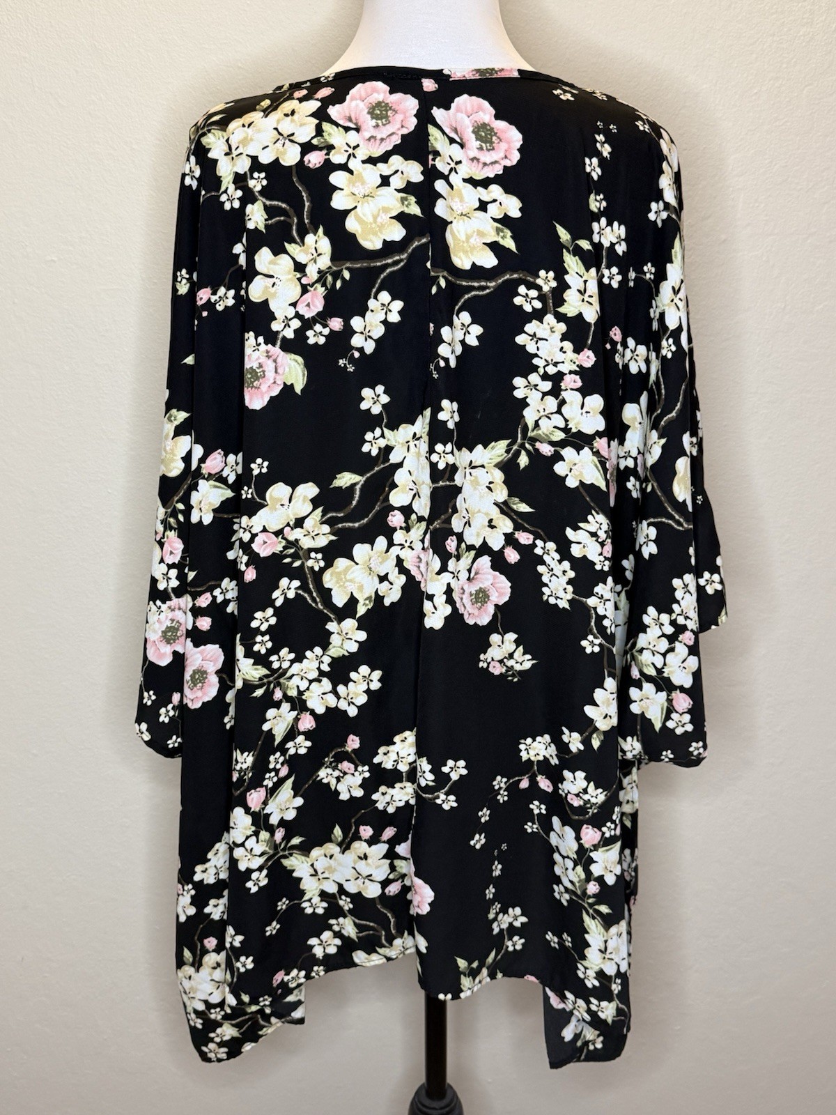 Torrid Womens Plus Size 1 Black Floral Zip Front Kimono Top Cherry Blossom