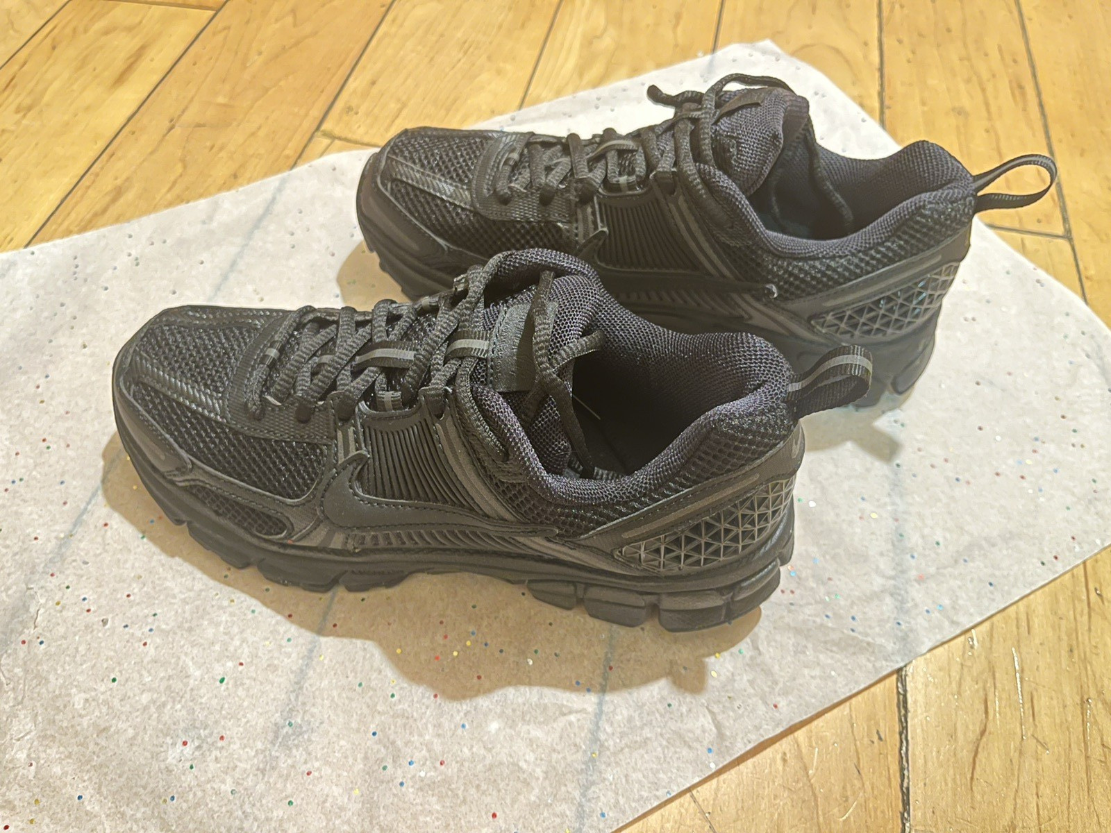 Nike Grade School Vomero 5 Black HF6998-001 Youth size 5Y Sneakers Shoes