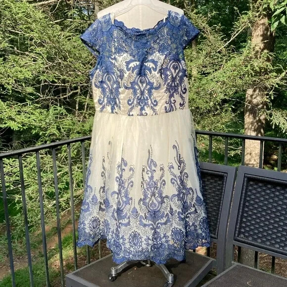 NWT Chi Chi London ivory tulle and navy lace over the tulle Kelsey dress sz. 18
