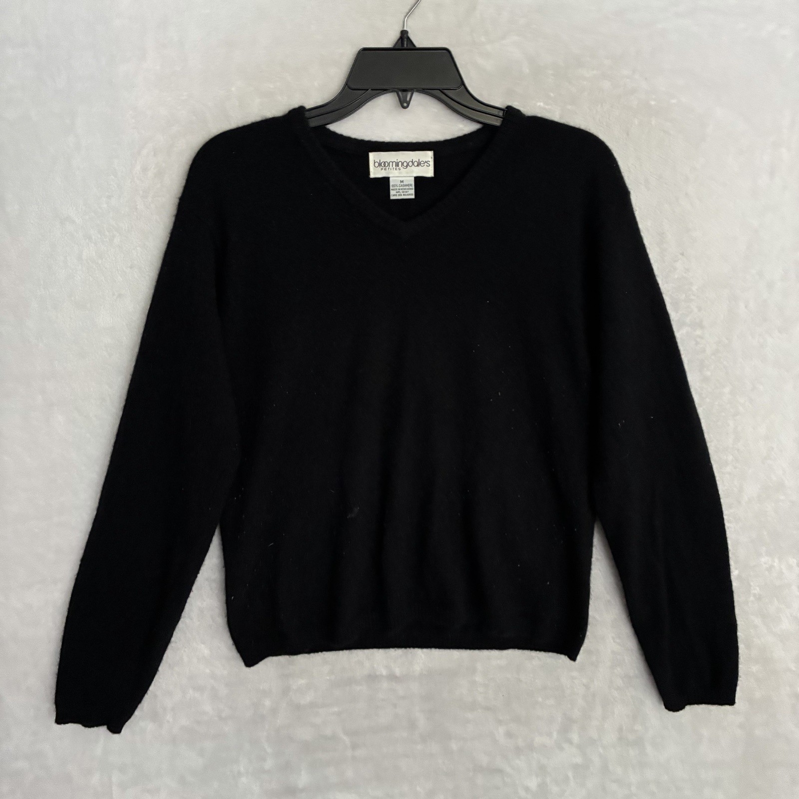 Bloomingdales Womans Sweater Solid Black Medium Cashmere Long Sleeve V Neck