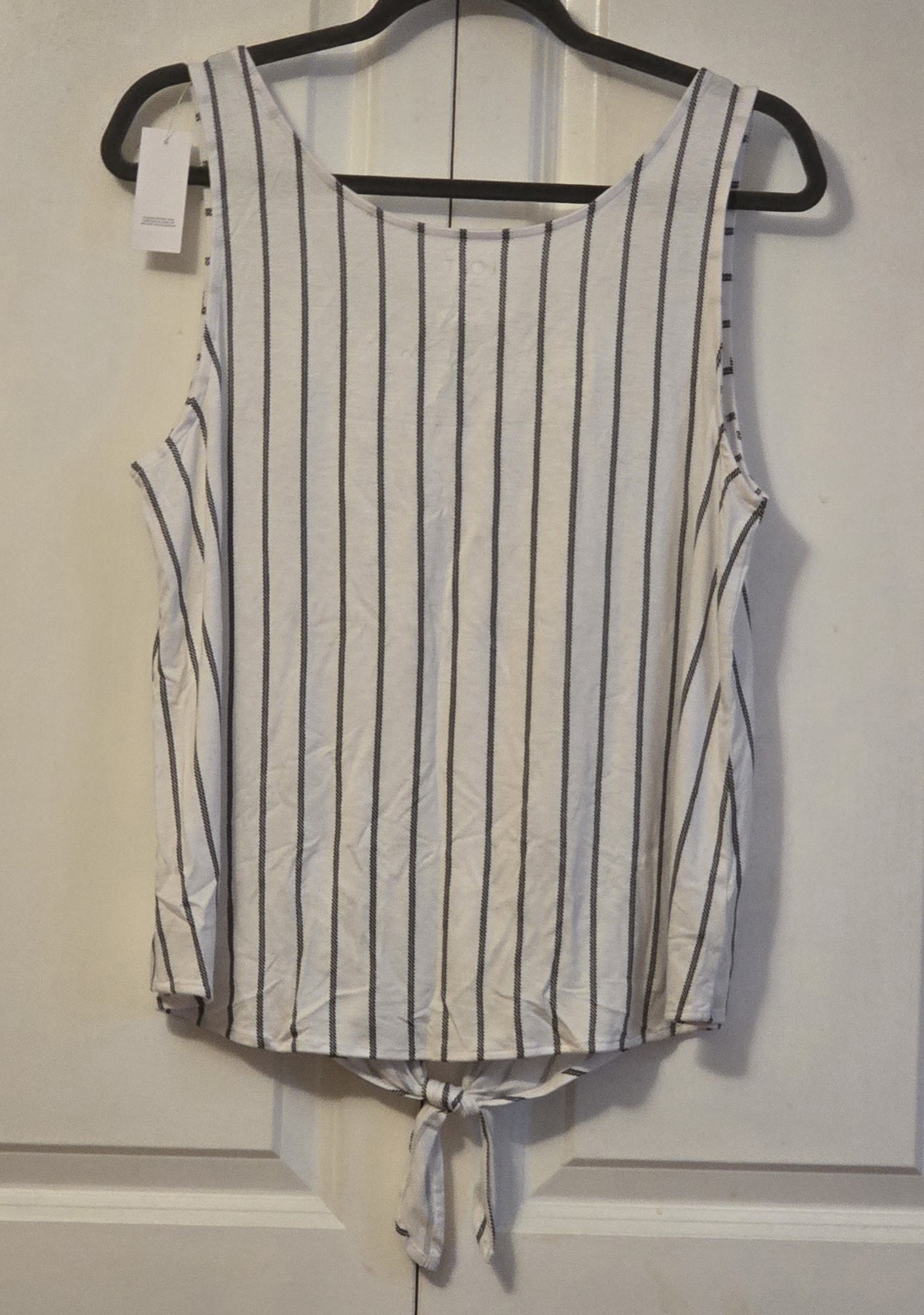 Loft Outlet Ladies size Large Black & White Sleeveless Striped Shirt New